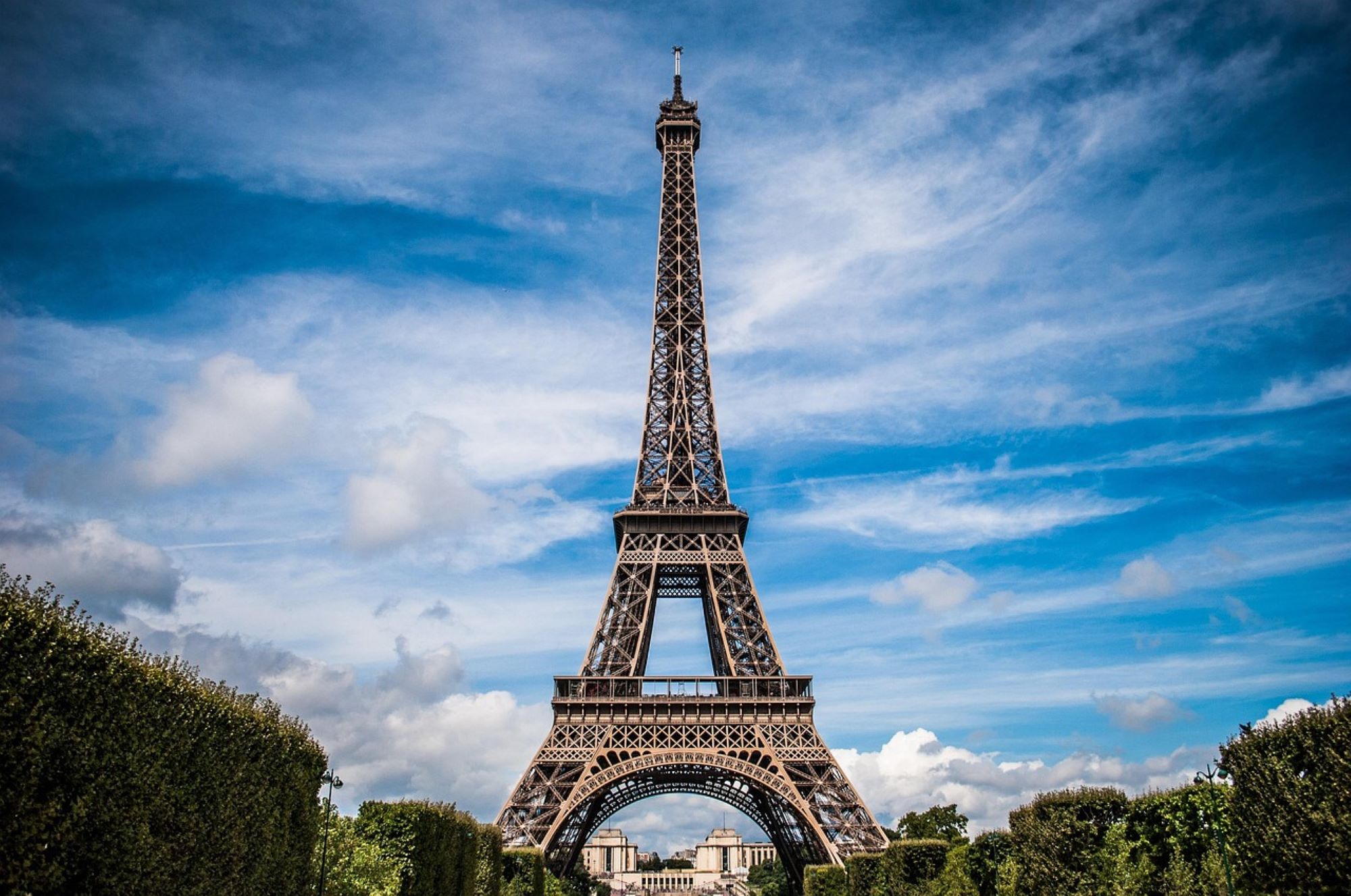 Paris City Tour with Eiffel Tower Summit Skip-The-Line Ticket