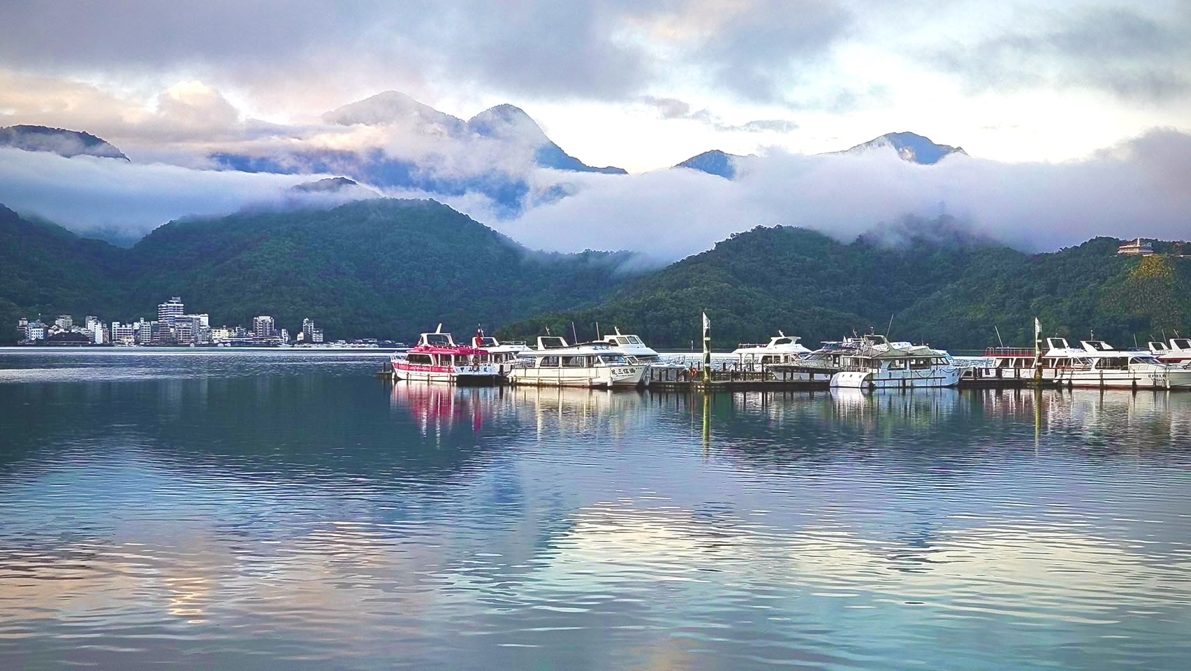 Sun Moon Lake, Qingjing Farm, England Manor Tour (With Hotel Pickup)