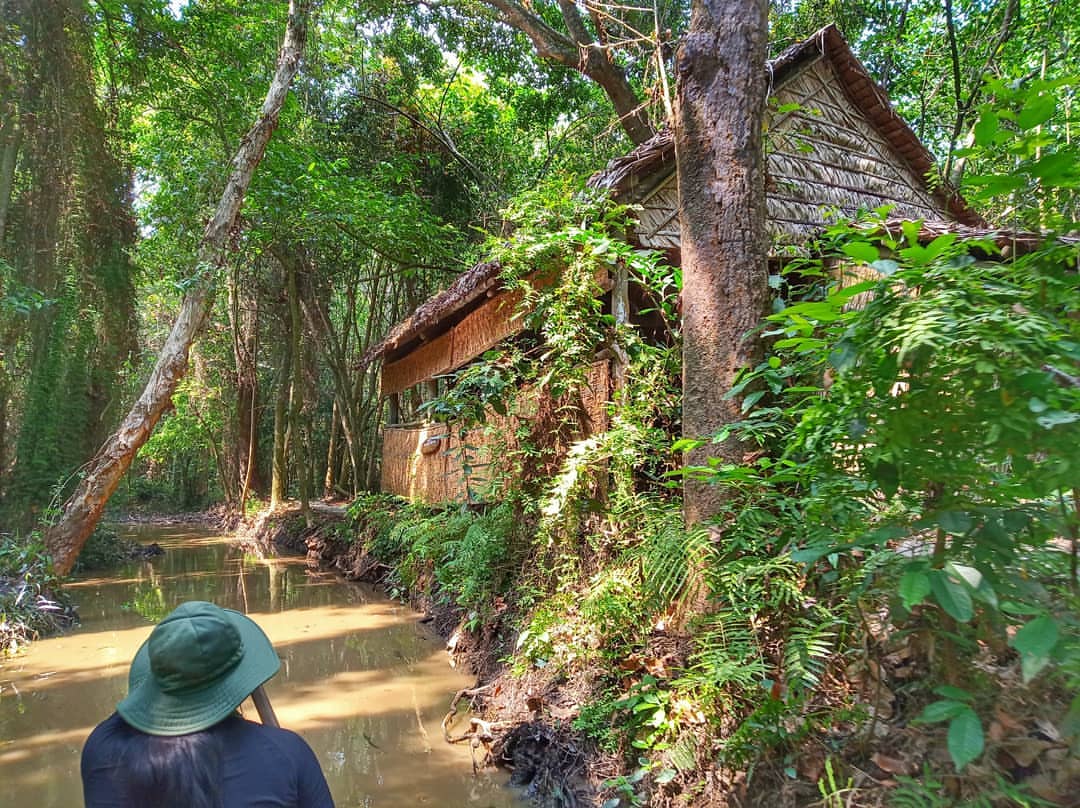 boat ride through narrow canals