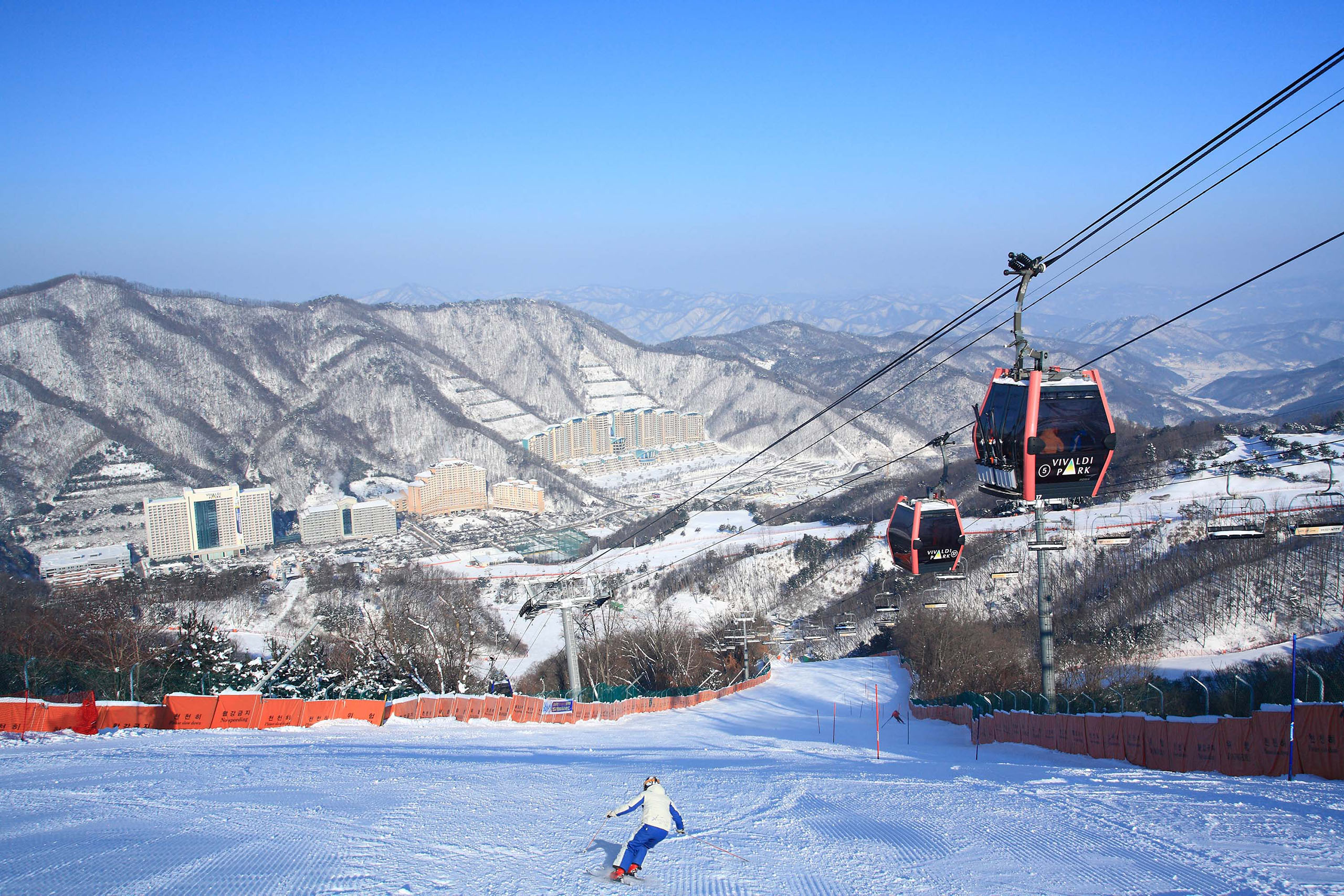 您可以依個人需求，選擇雙板滑雪課程、裝備租借、纜車票、空中纜車，或前往雪地樂園，打造專屬的滑雪體驗。