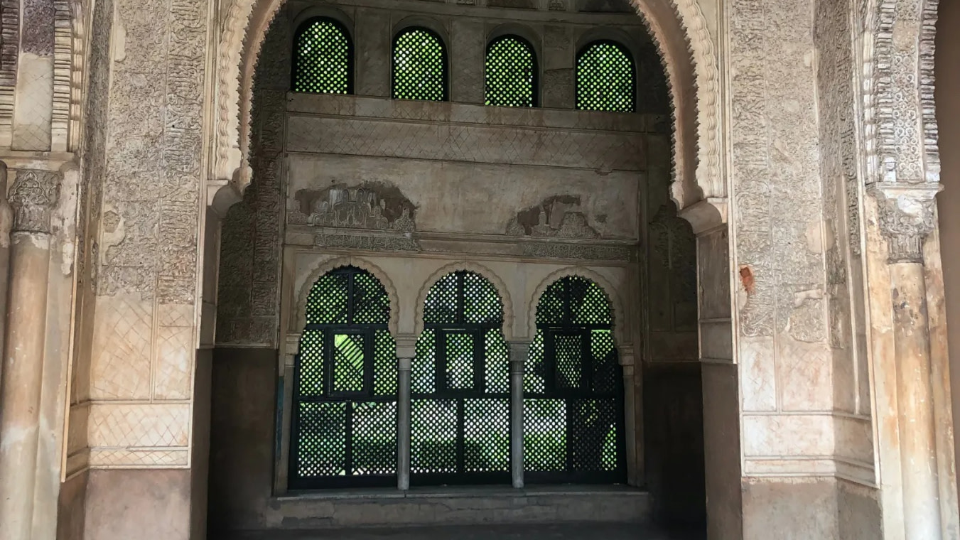 Half-day walking tour around the Alhambra