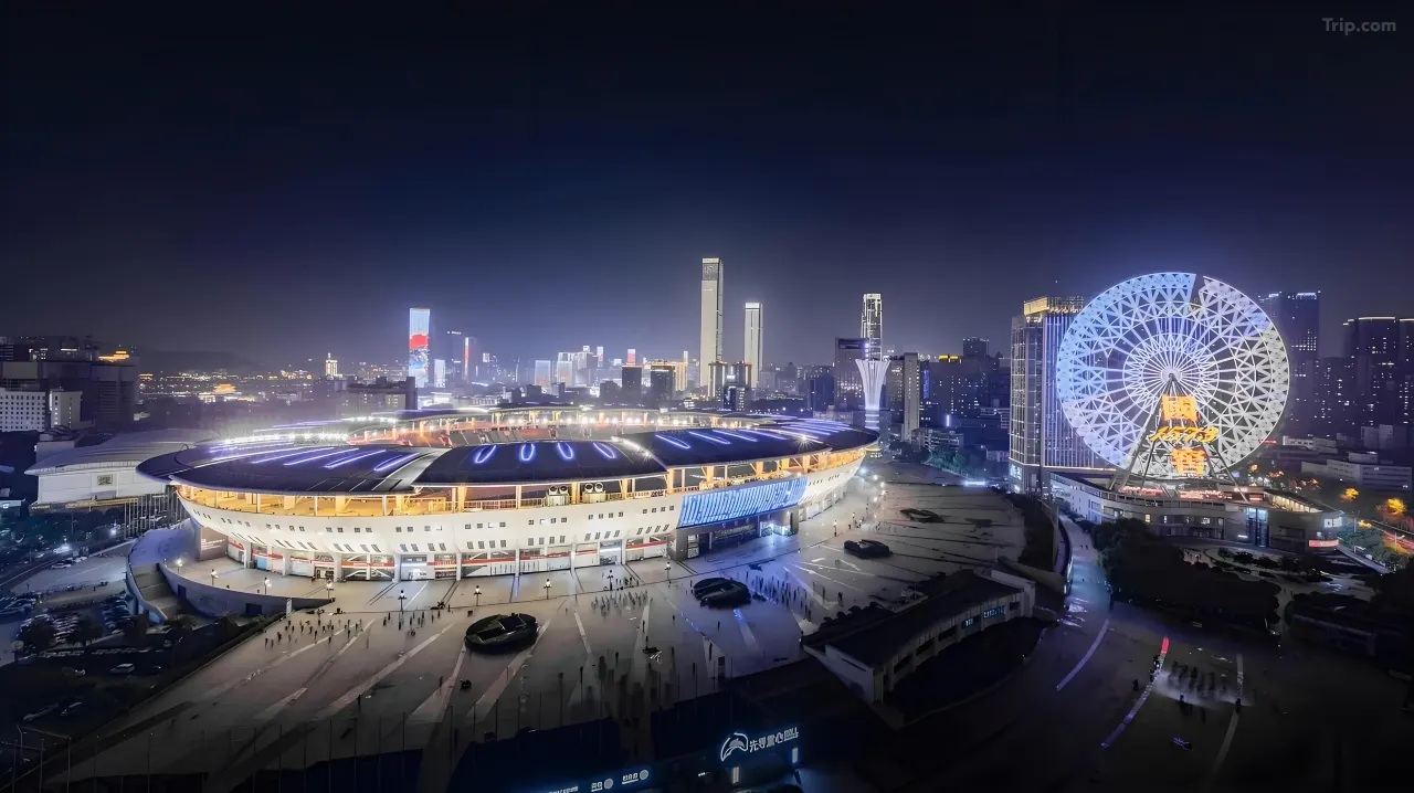 [Near May First Square] Elegant Hotel Package near May First Square and Helong Stadium, Changsha