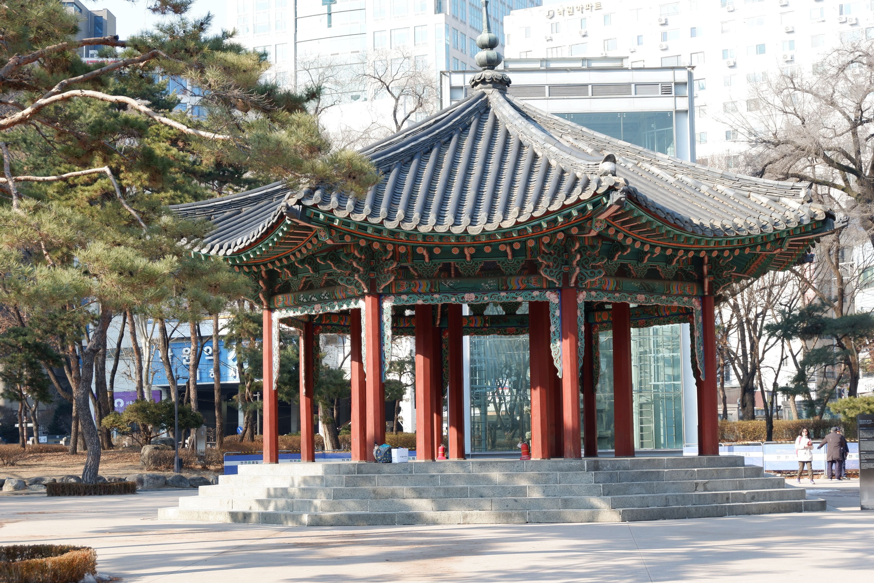 Tapgol Park is a public park that lies at the center of Seoul, near Insadong. It was here in 1919 where the March 1st Korean Independence Movement began. This movement called for the independence of Korea from Japanese rule. The park is also briefly featu