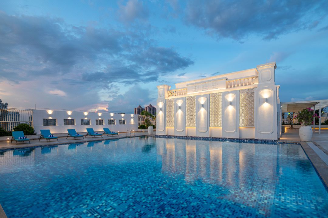Outdoor swimming pool