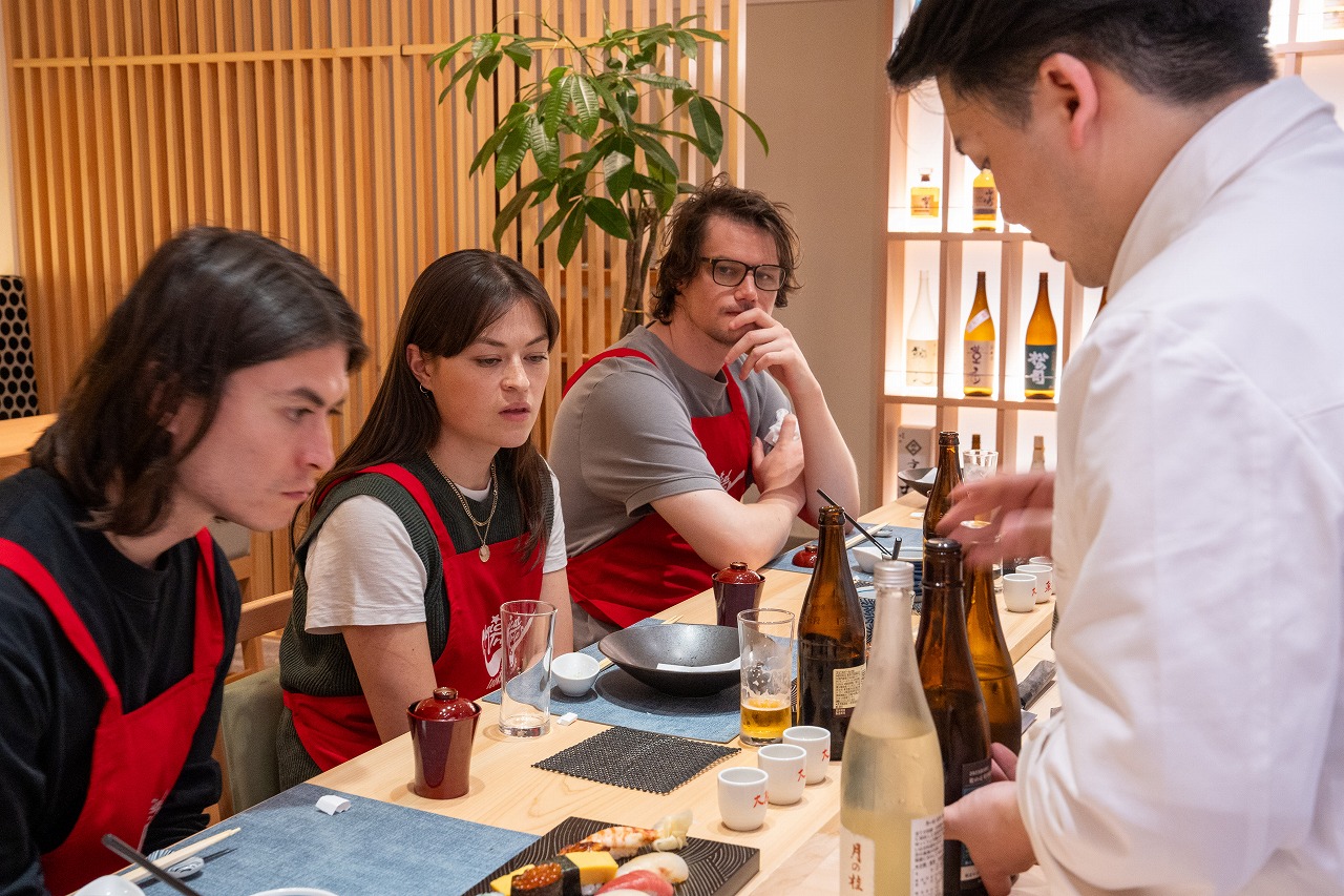 在京都與專業壽司師傅一起學習製作壽司