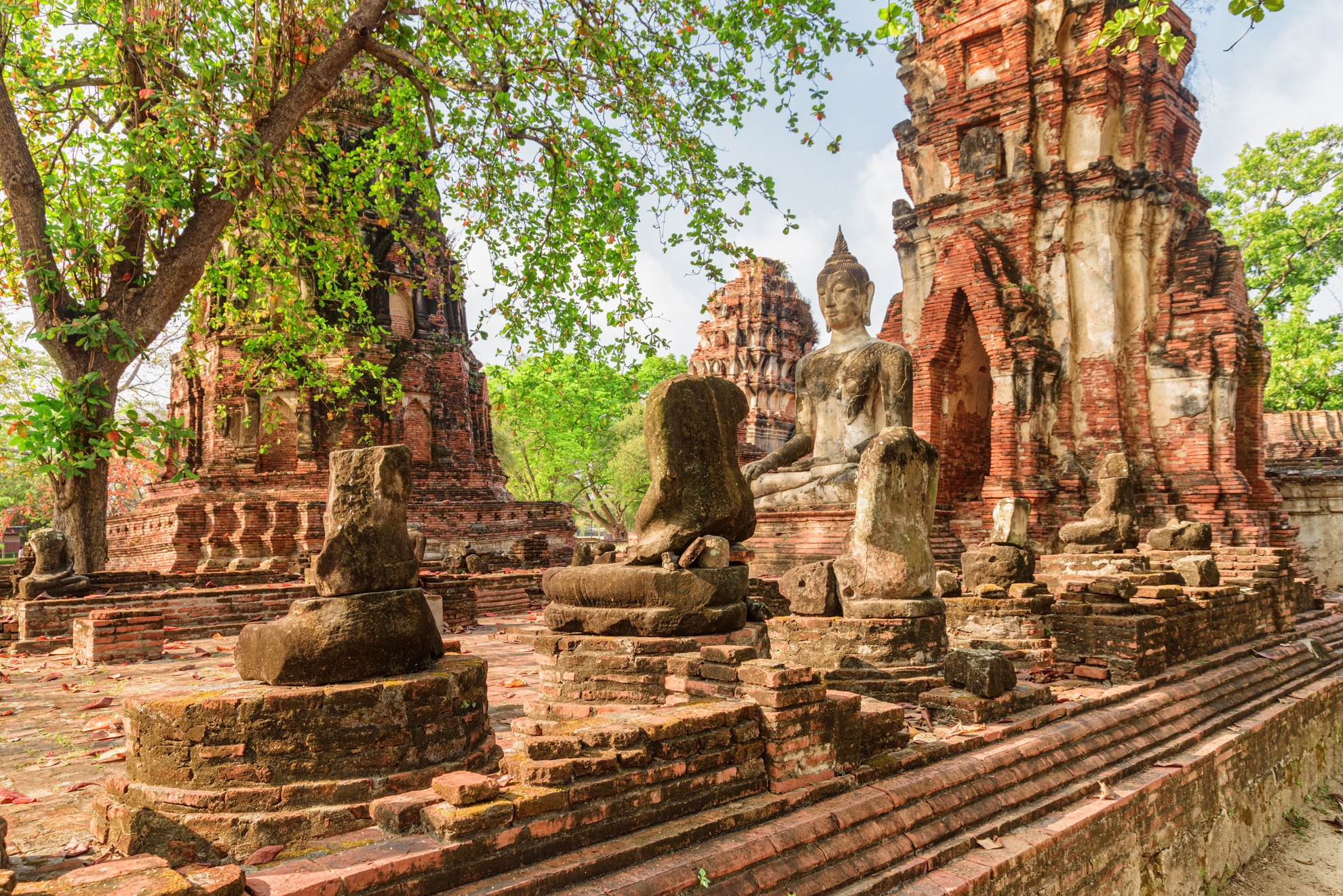 走進大城,在神聖的瑪哈泰寺體驗歷史。 走進大城,在神聖的瑪哈泰寺體驗歷史。