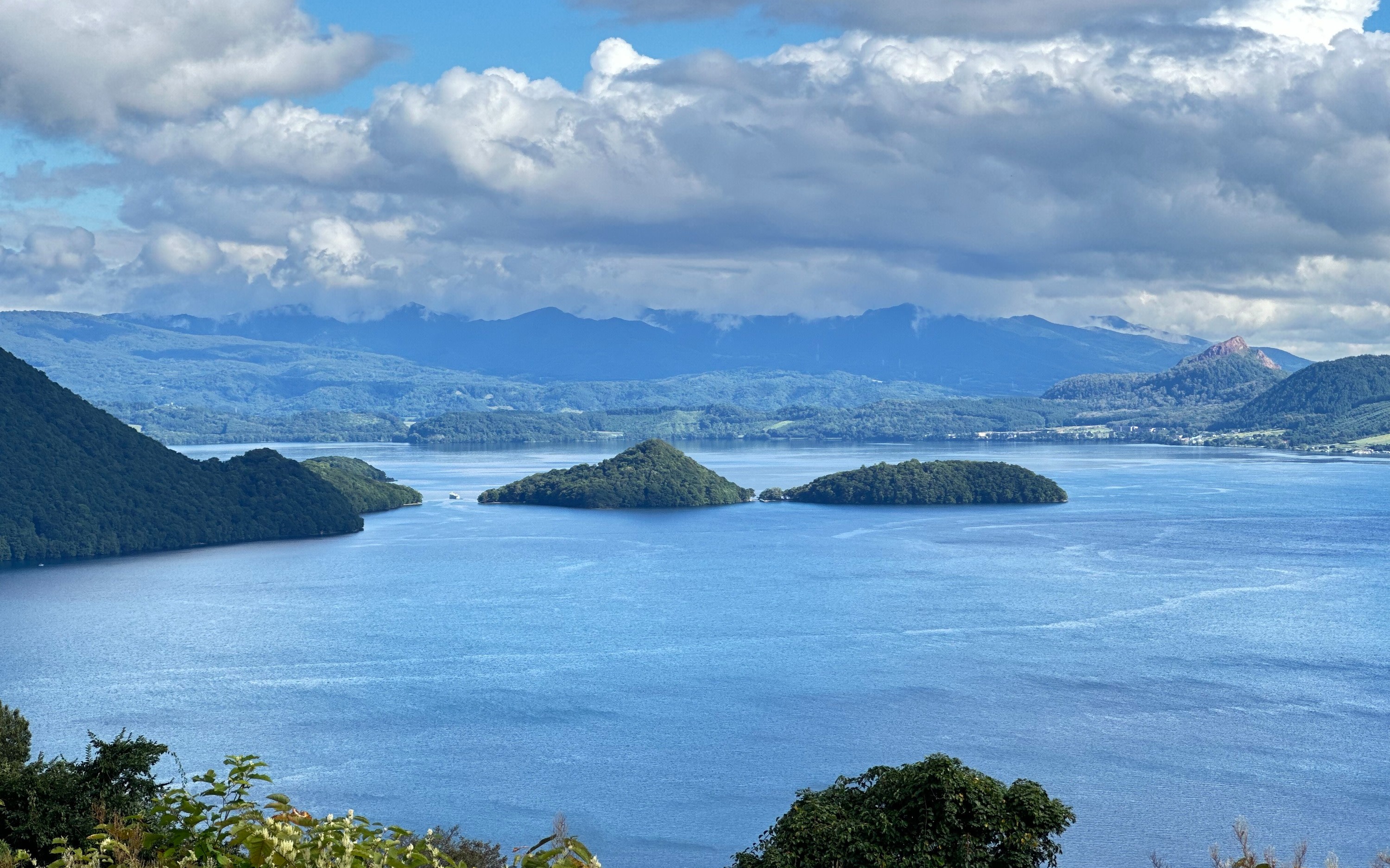 Jozankei, Lake Toya & Noboribetsu Classic Day Trip | Seasonal Volcanoes, Lake Views, and Hot Springs (Departure from Sapporo)