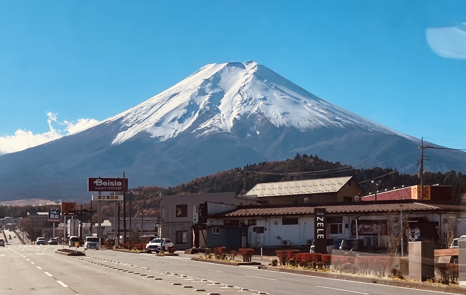 【富士山羅森便利店打卡及雙湖一日遊】 -富士山洞窟鳴澤冰穴, 河口湖，山中湖(上野或新宿出發  午餐可選神戶牛肉涮涮鍋定食)