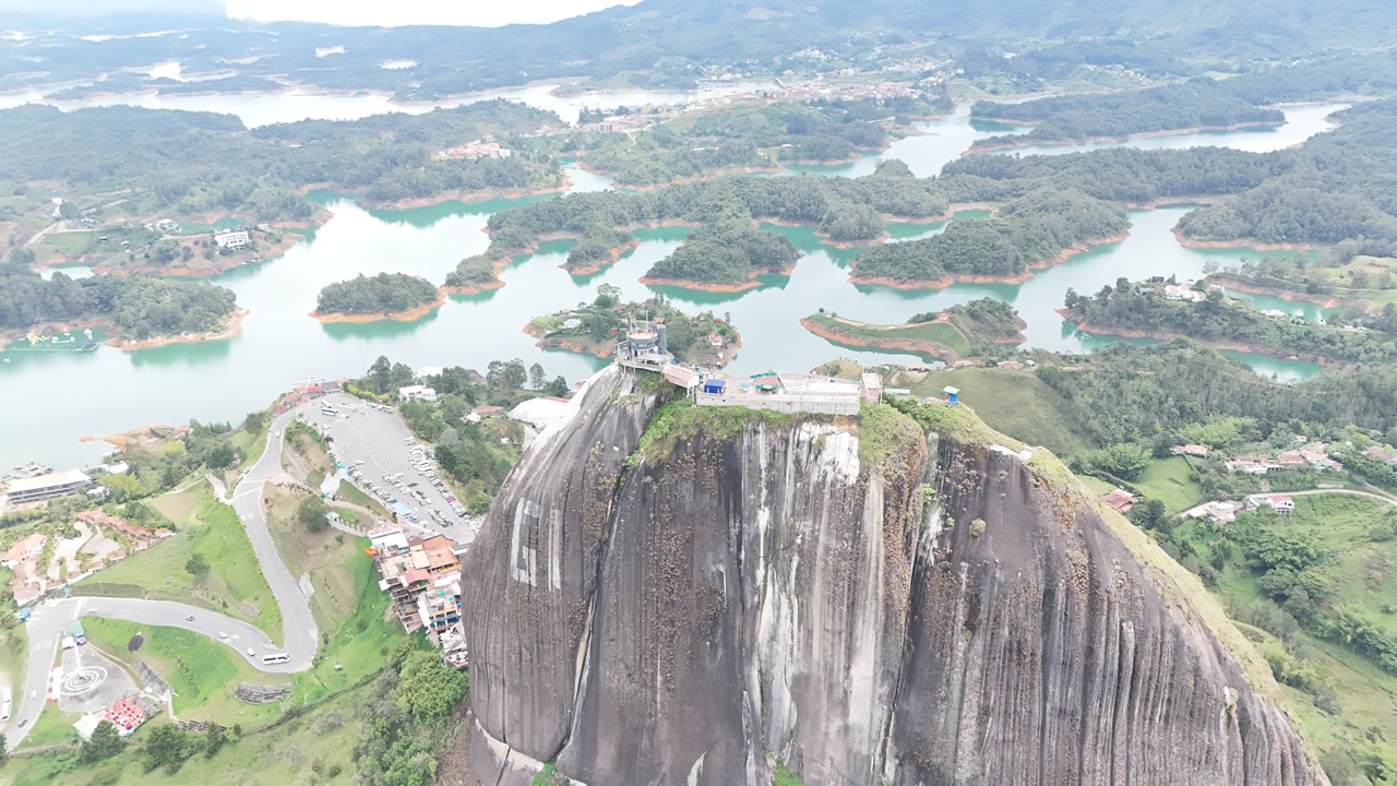 Medellin Guatapé & El Peñón de Guatapé Cultural Day Tour