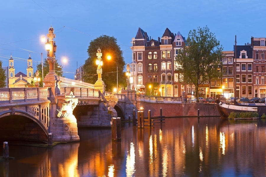 Dutch Cheese and Wine Cruise Tour in Amsterdam