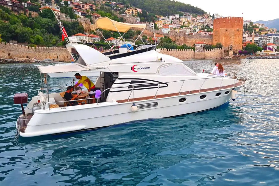 Alanya Private 4-Hour Yacht Tour with Lunch
