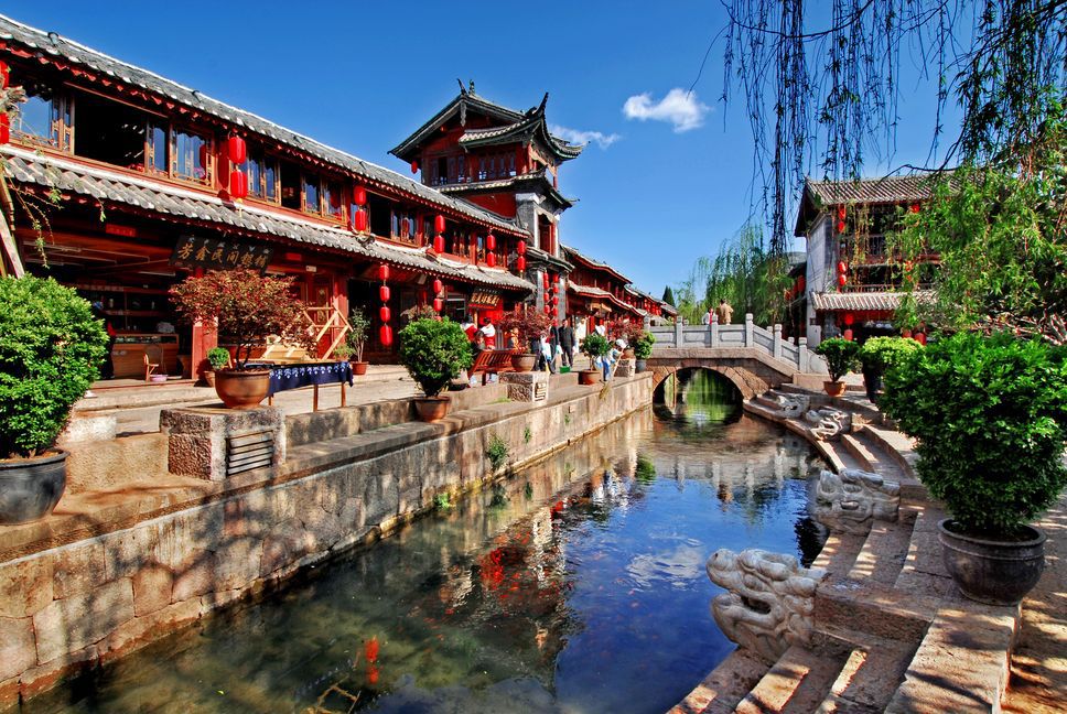 Next, heading directly to Old town of Lijiang. The Old Town of Lijiang is a well-preserved old city of ethnic minorities with brilliant culture, the town was first built in the late Song Dynasty (960 - 1279), it has a history of more than 800 years.
