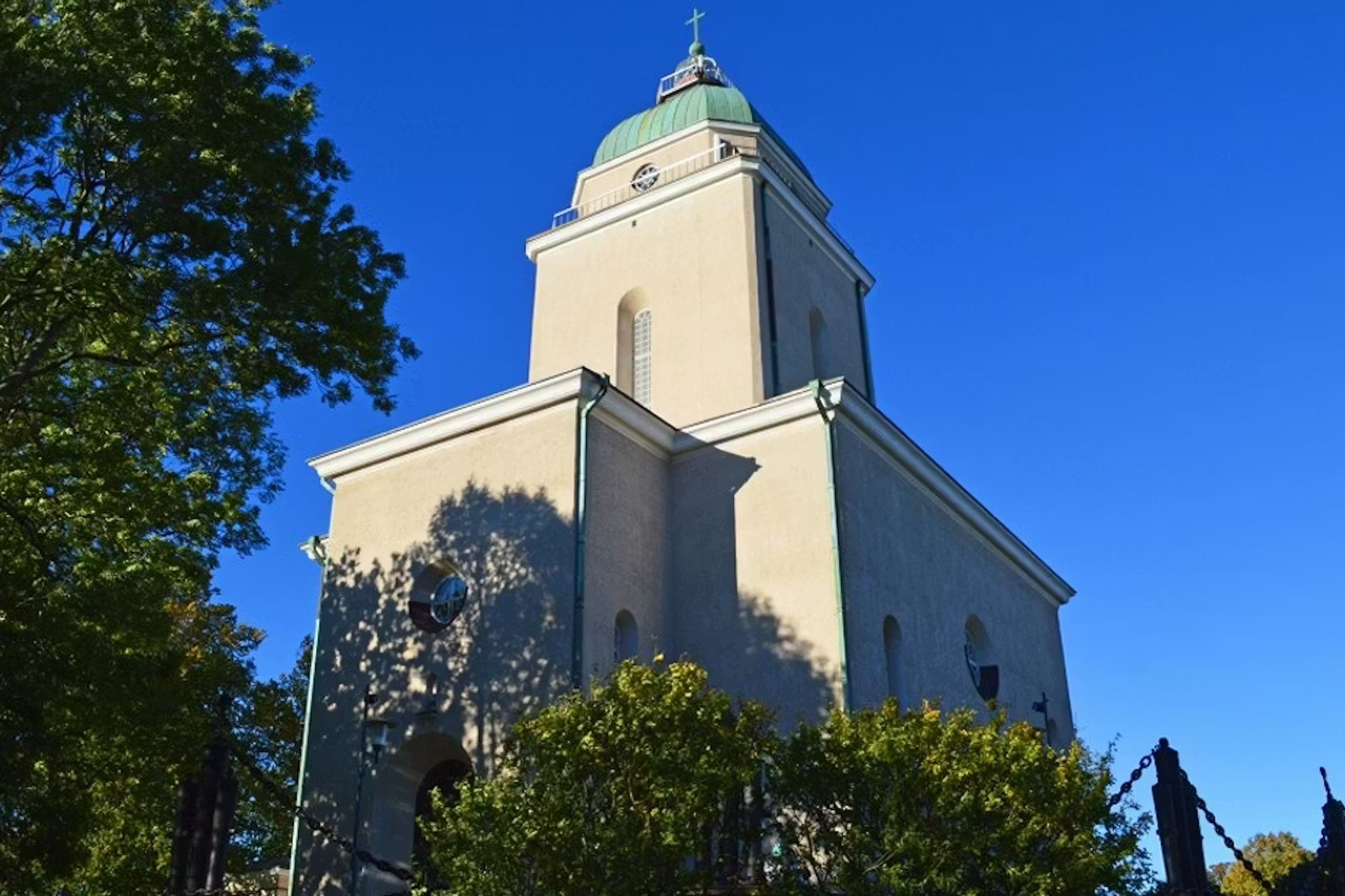 參觀歷史地標，欣賞令人印象深刻的建築風格