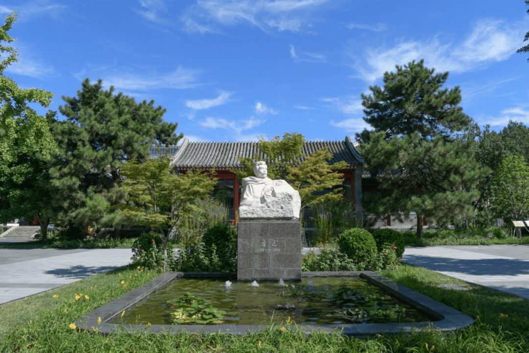 這裡保存了魯迅先生在北京生活期間的舊居及其手稿、藏書等珍貴文物，是瞭解這位文學巨匠思想軌跡的重要場所。