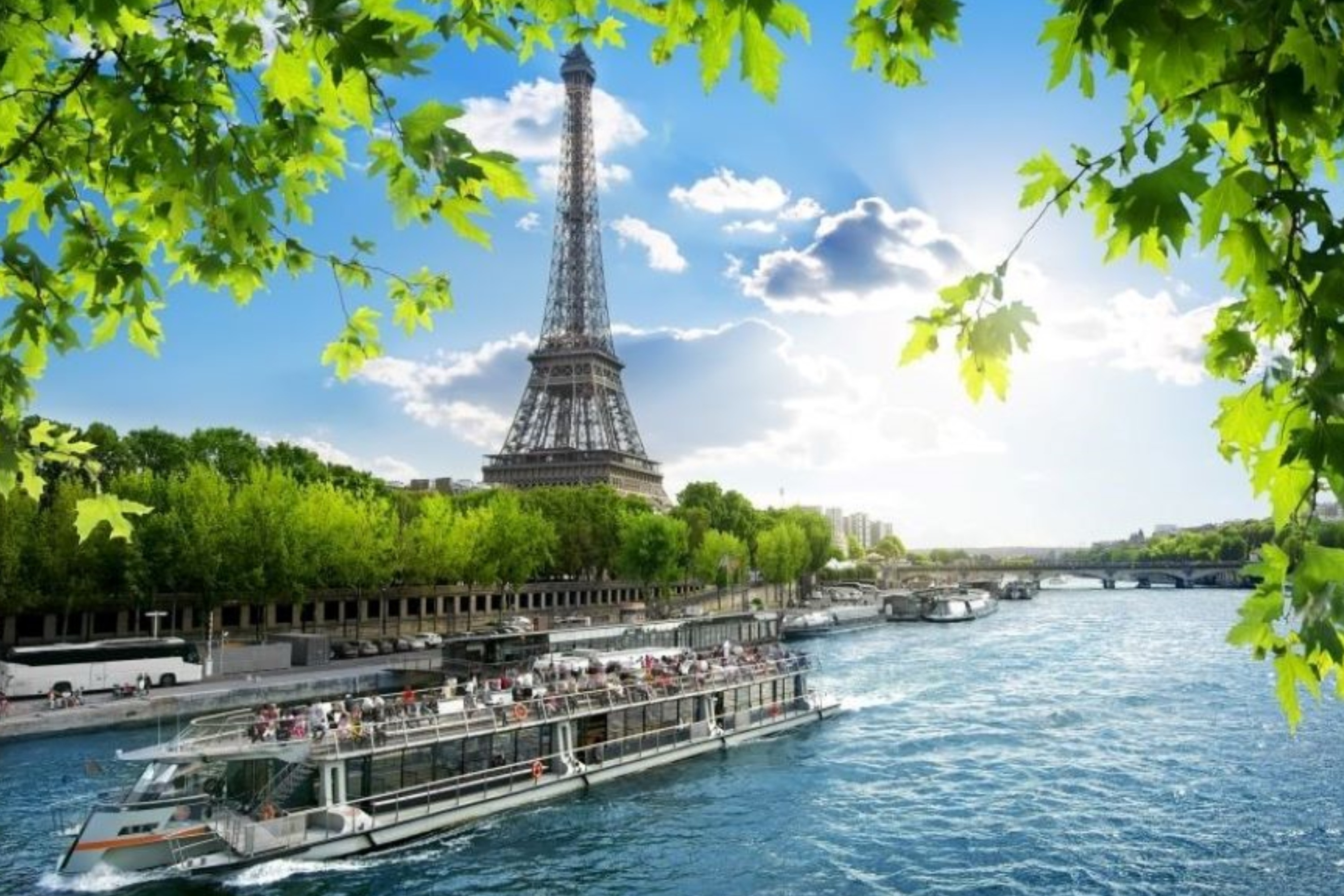 Paris Seine River Cruise Tour with Crepe Tasting near Eiffel Tower 