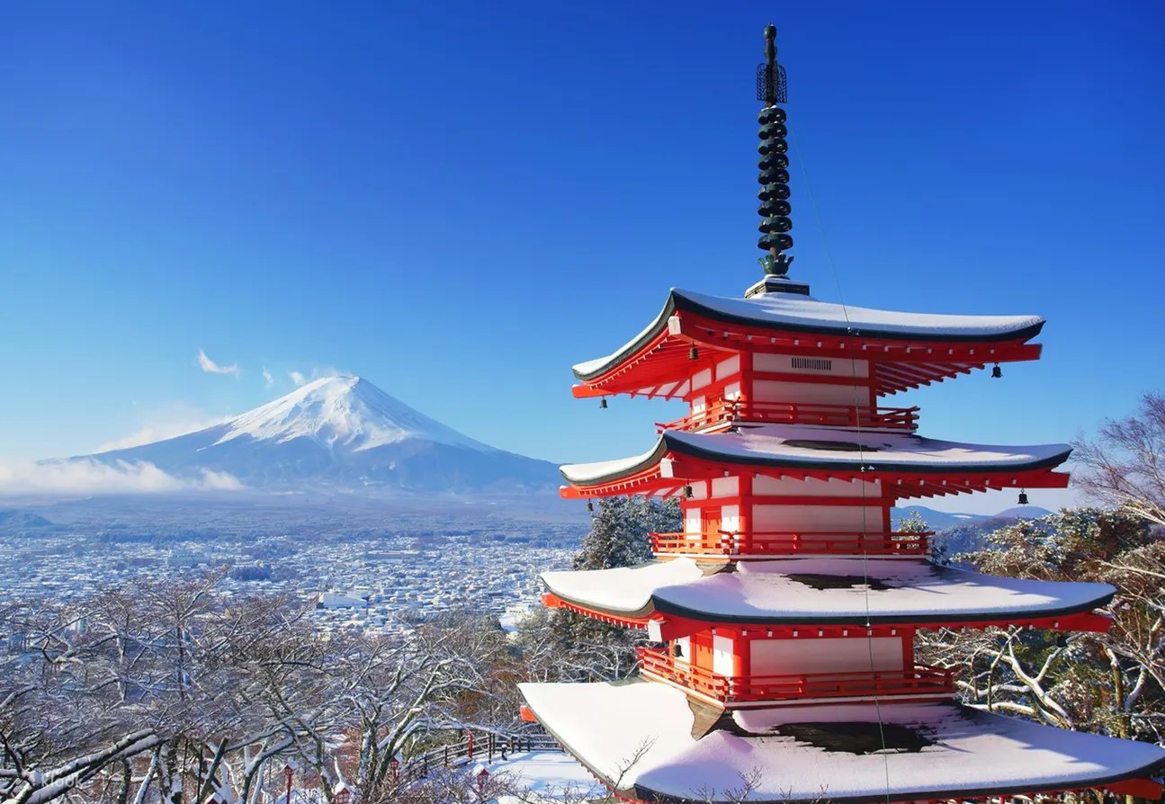 ❄ 新倉山淺間公園｜白雪覆山，朱塔傲雪，清冷的空氣裡，藏著富士山最純粹的溫柔與莊嚴。