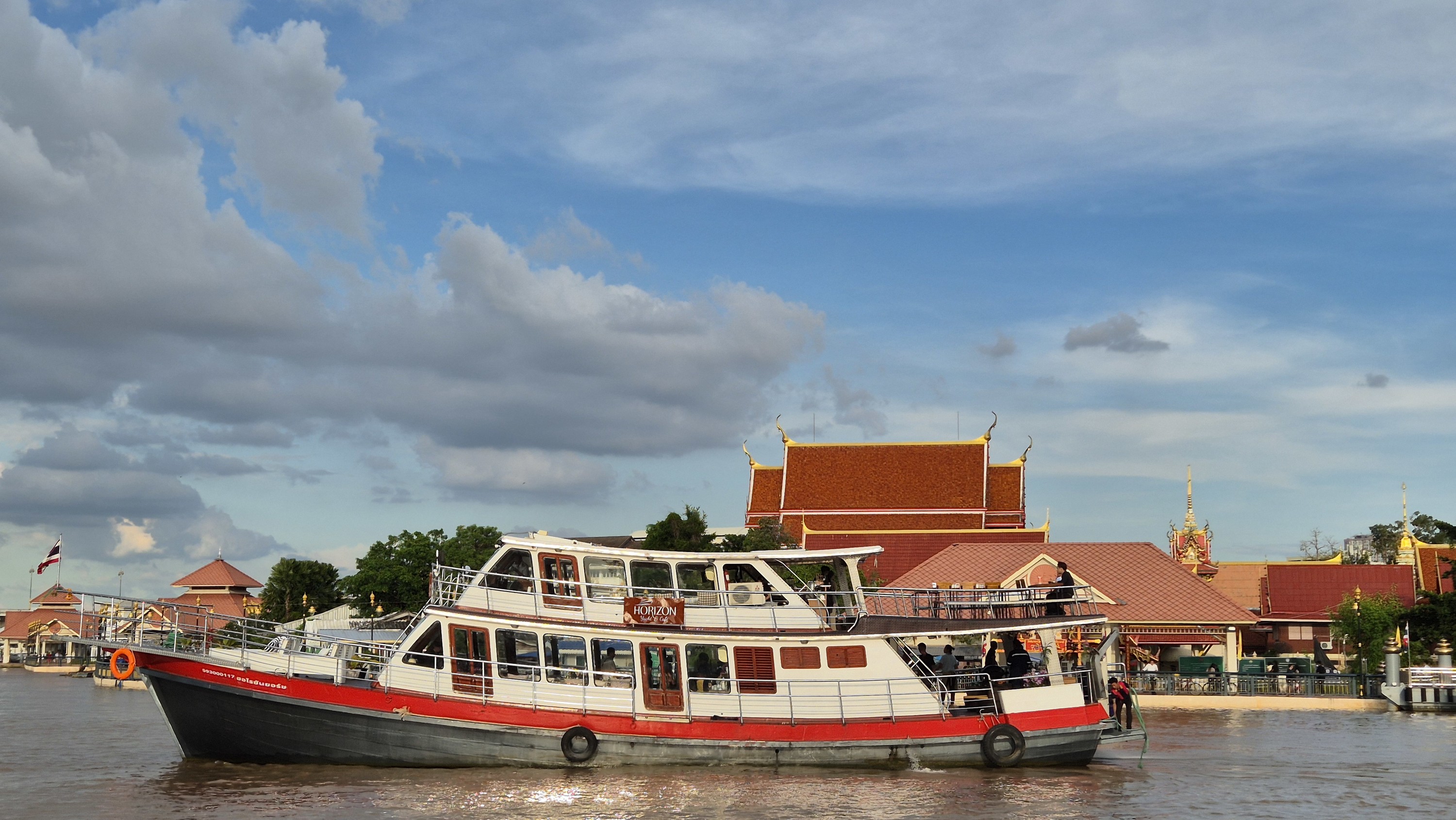 Bangkok Horizon Yacht Dinner Cruise