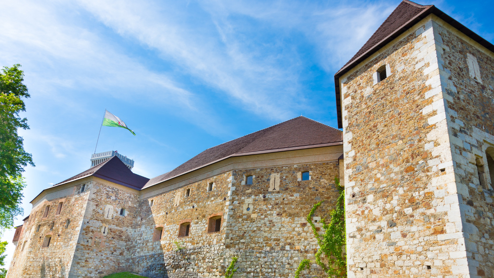 (Free eSIM) Ljubljana: Guided Castle Tour With Funicular Ride