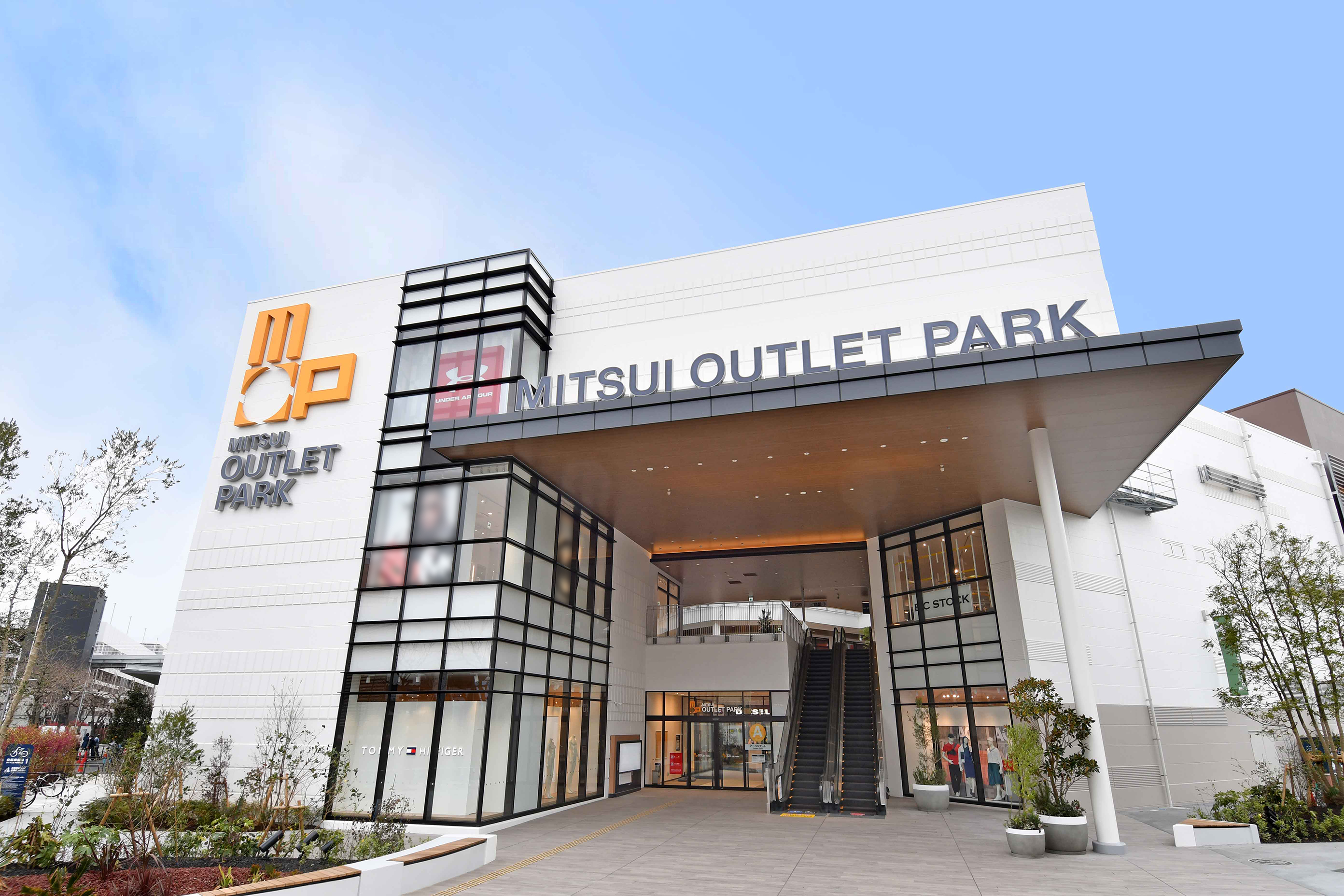 三井Outlet Park 橫濱港北
這裡匯集眾多國際品牌與日本人氣店鋪,全年提供超值折扣,是橫濱最受歡迎的購物地點之一。
寬敞舒適的購物環境,搭配完善的餐飲選擇,讓你能輕鬆享受一整天的購物時光。 三井Outlet Park 橫濱港北
這裡匯集眾多國際品牌與日本人氣店鋪,全年提供超值折扣,是橫濱最受歡迎的購物地點之一。
寬敞舒適的購物環境,搭配完善的餐飲選擇,讓你能輕鬆享受一整天的購物時光。