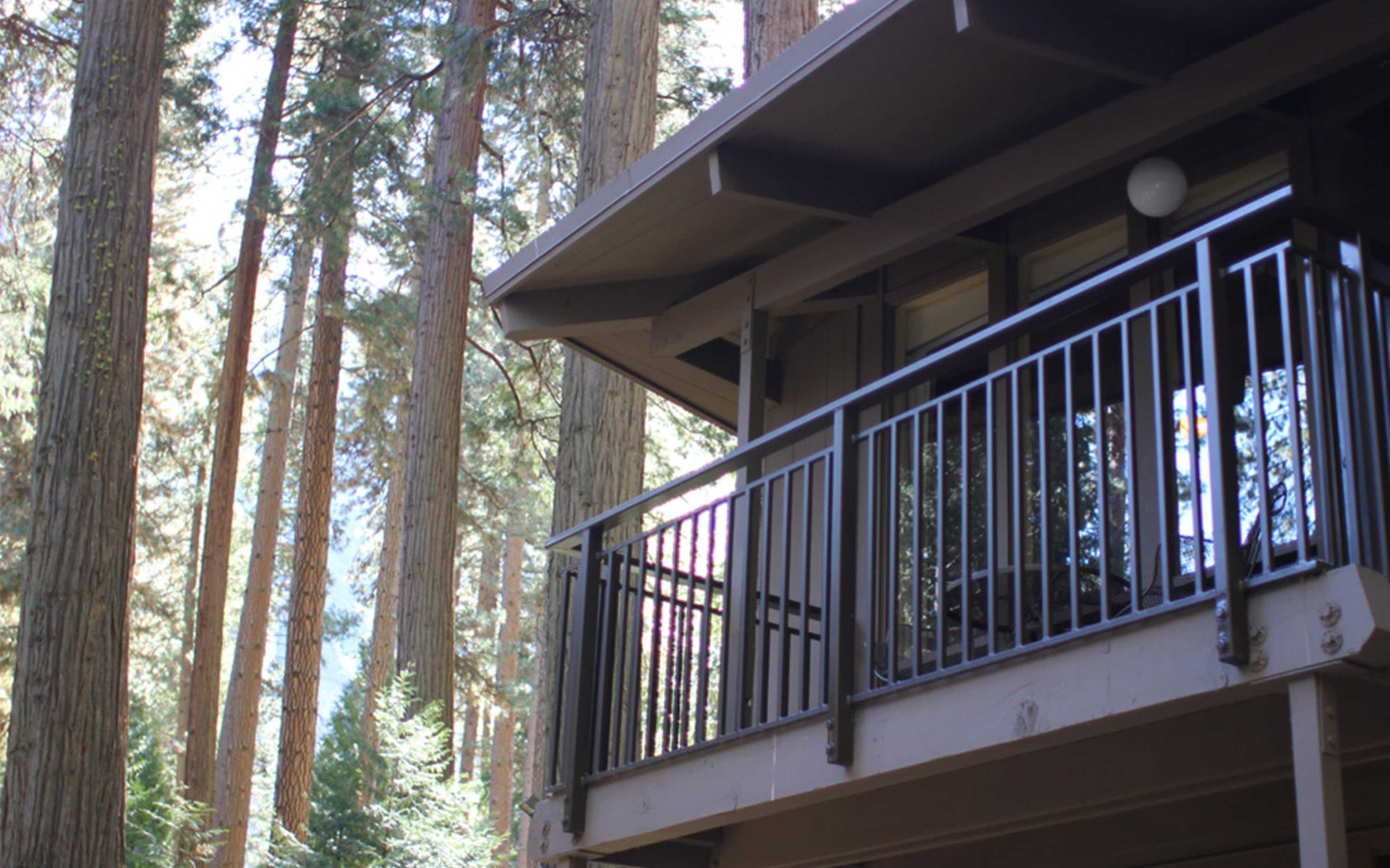 私人陽台讓房客每天都能盡情呼吸新鮮山間空氣。 私人陽台讓房客每天都能盡情呼吸新鮮山間空氣。