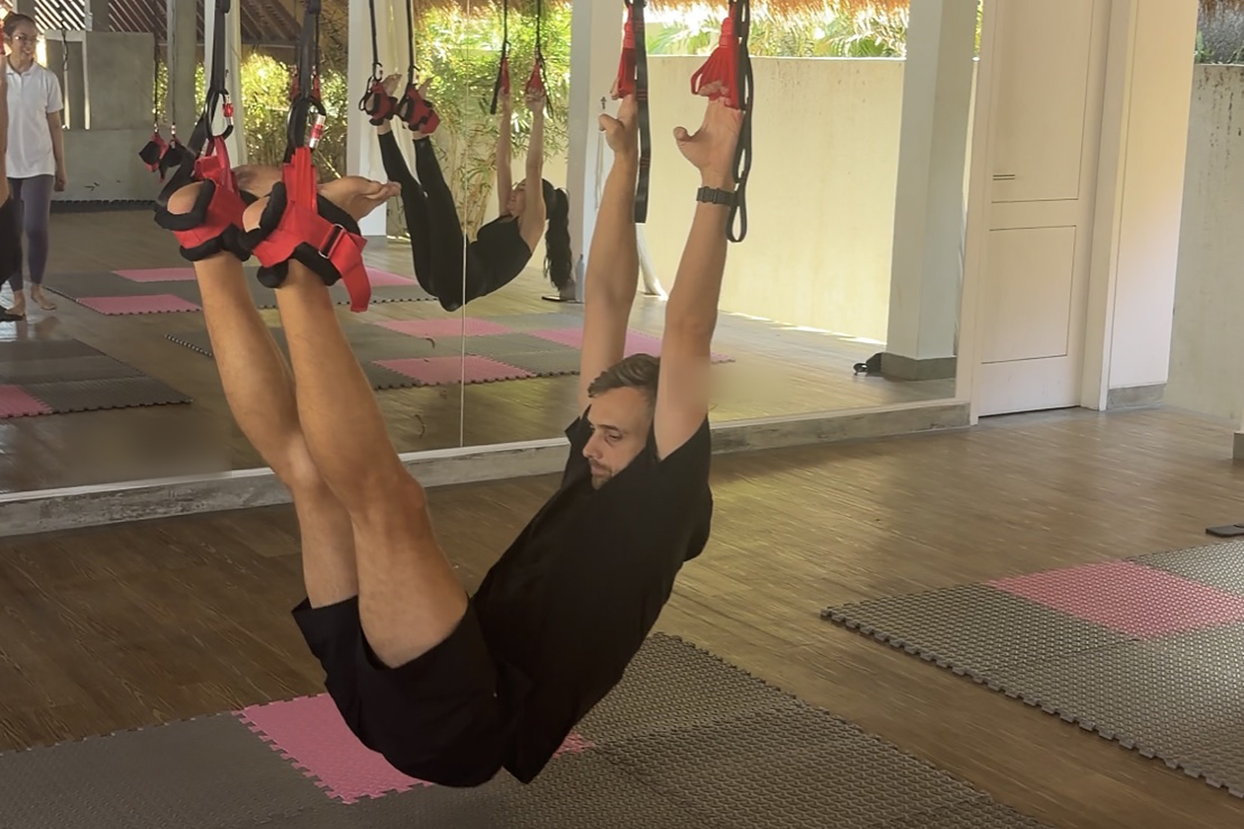 Подвесная растяжка и декомпрессия в Gravity Stretching Canggu