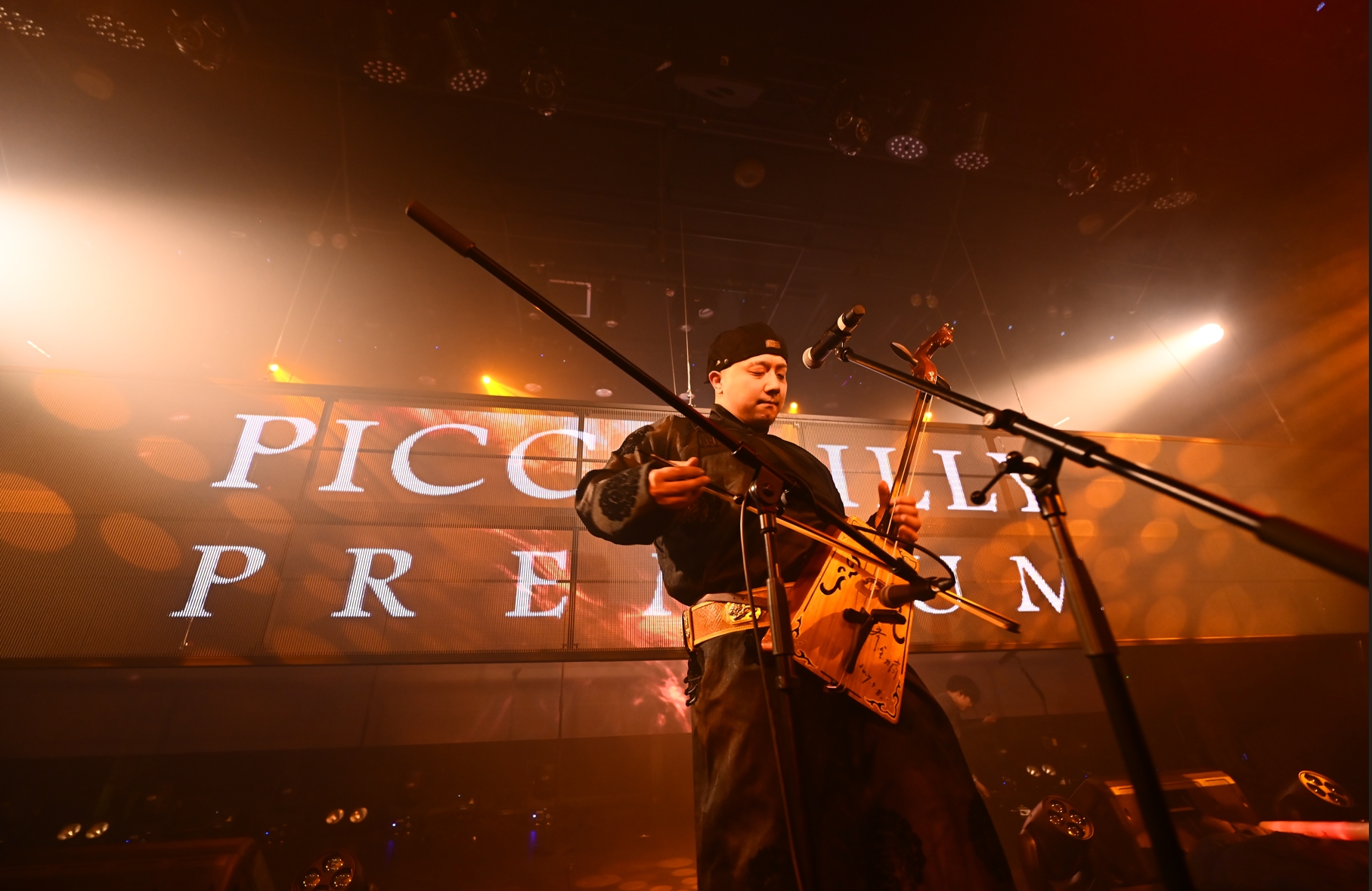 PICCADILLY PREMIUM 現場秀及夜總會門票