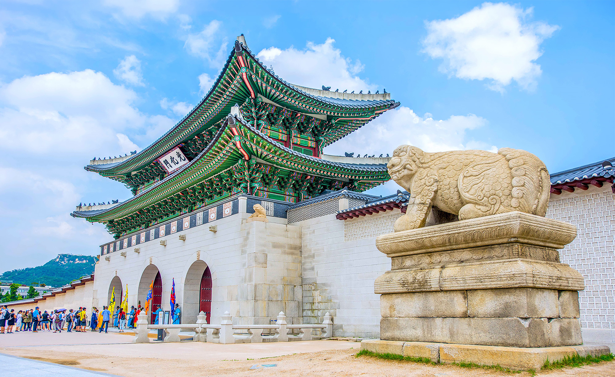 景福宮,作為韓國最宏偉的皇家宮殿,為人們提供了了解該國曆史的永恆視角。 景福宮,作為韓國最宏偉的皇家宮殿,為人們提供了了解該國曆史的永恆視角。