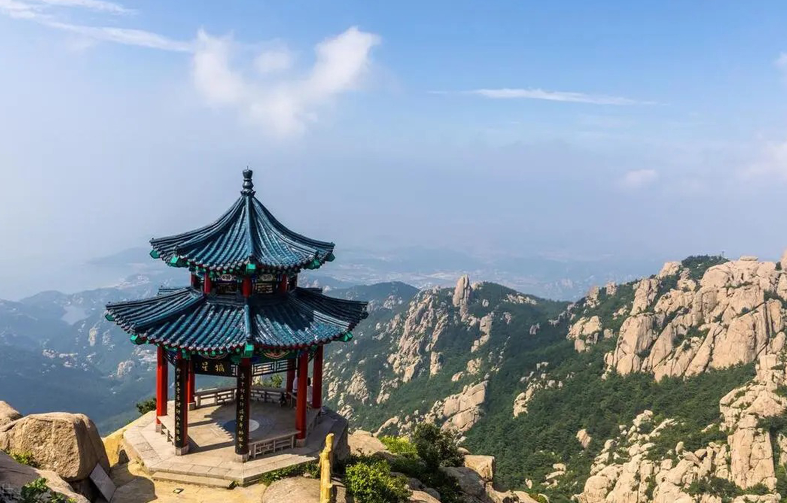 嶗山，古代又曾稱牢山、勞山、鰲山等，位於山東省青島市嶗山區，是中國旅遊名山，也是中國海岸線第一高峰，有著海上“第一名山”之稱