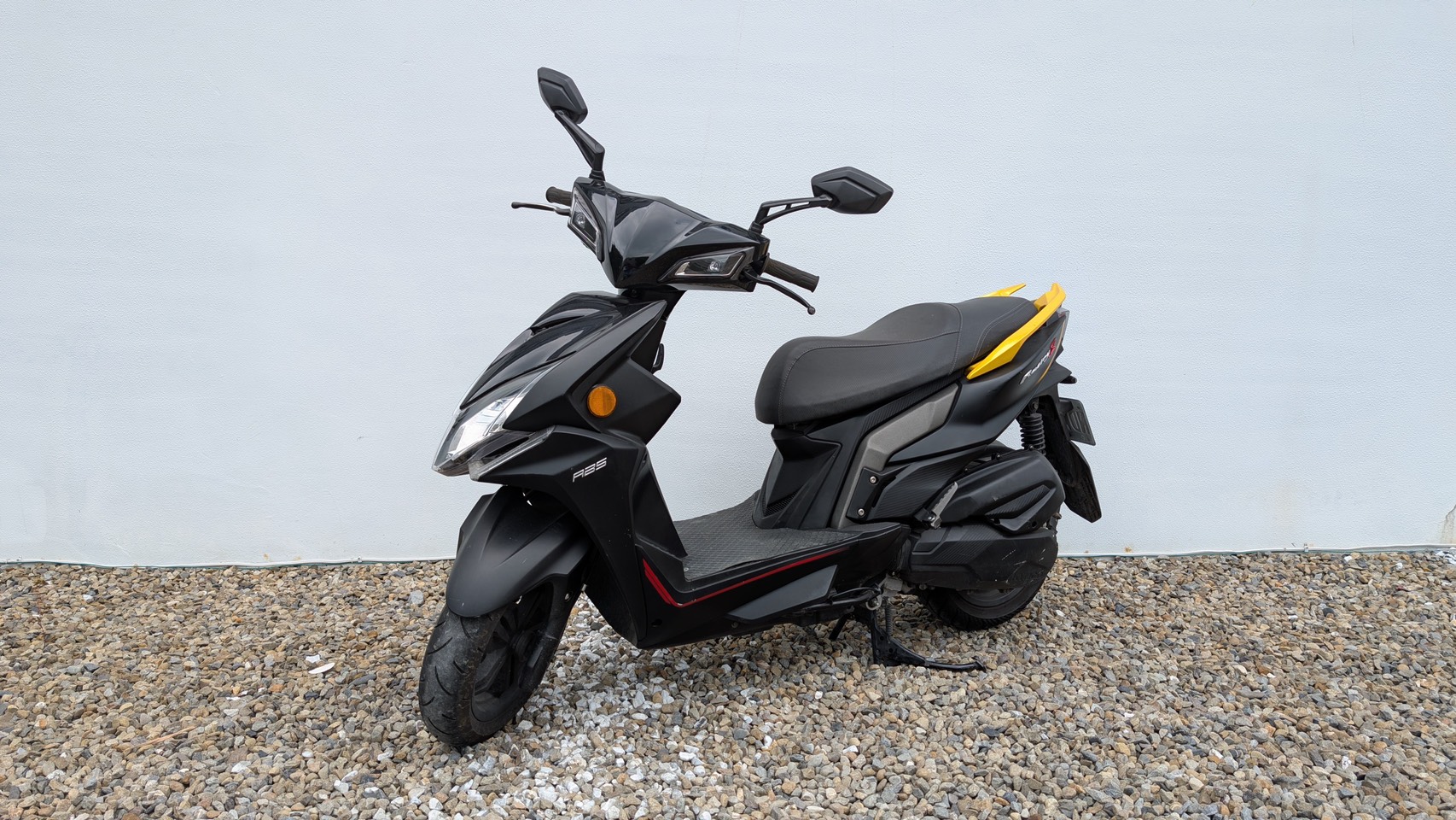 全新雷霆機車125