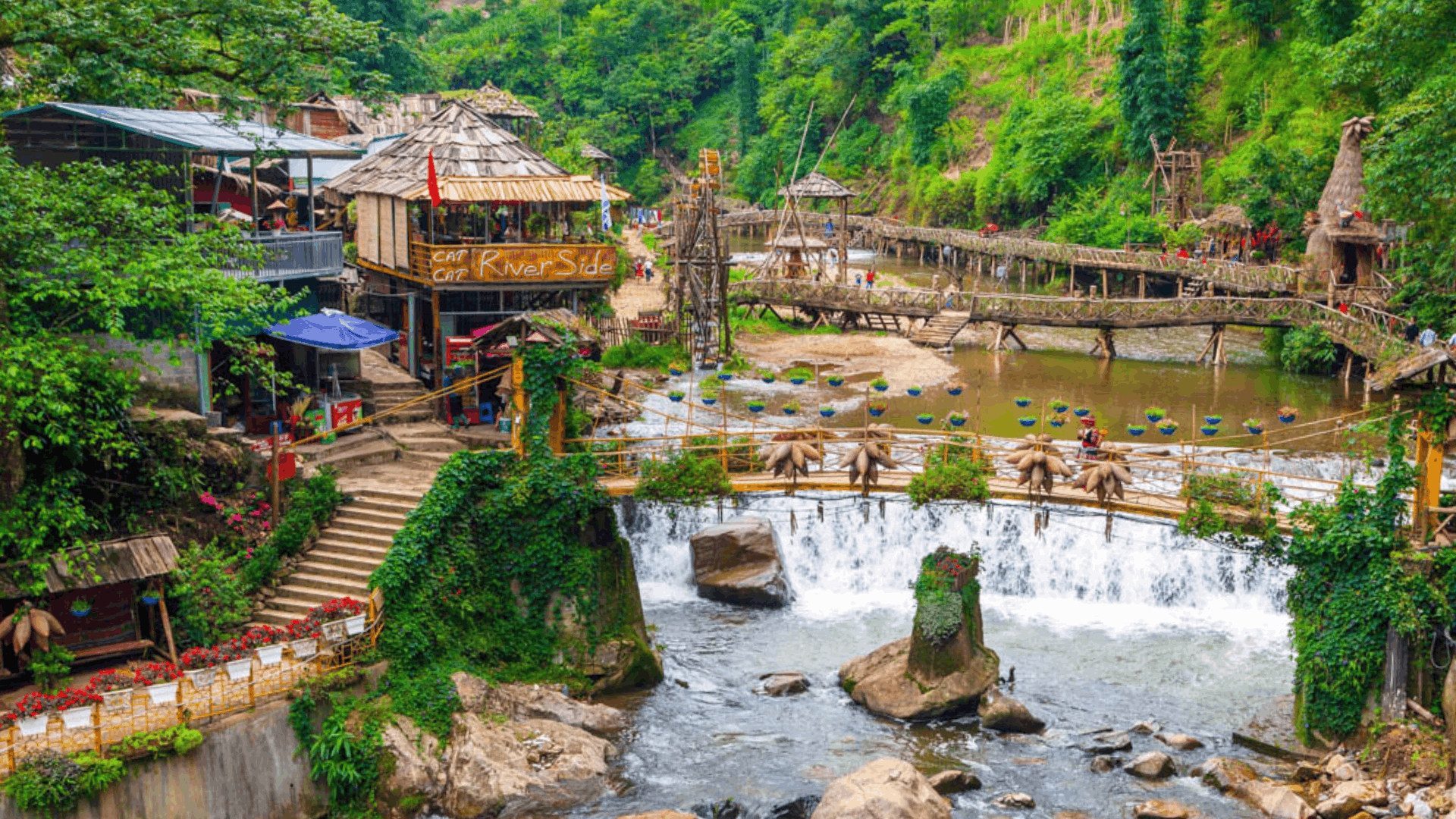 探索迷人的 Cat Cat Village,欣賞傳統房屋、潺潺溪流和壯麗山景。 探索迷人的 Cat Cat Village,欣賞傳統房屋、潺潺溪流和壯麗山景。