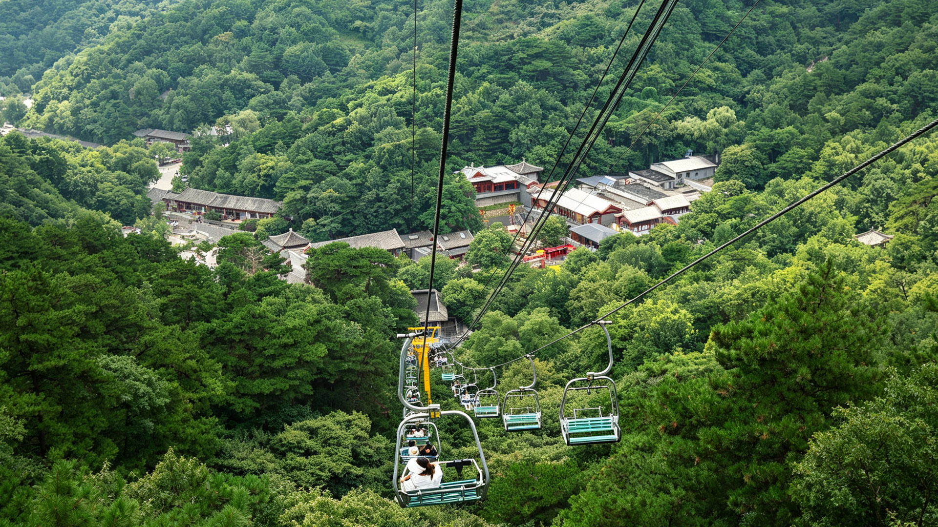 該產品包含【索道上山 + 滑車下山的套票】：上山為開放式吊椅索道，下山為滑車，不能滑車的遊客可直接選索道往返下山，無需額外購票。
