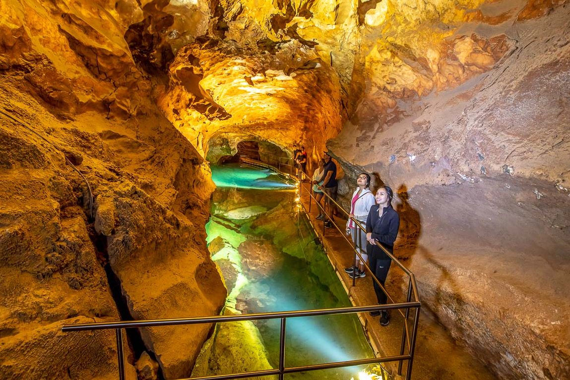 雪梨珍羅蘭鐘乳石洞（Jenolan Caves）& 藍山私人遊