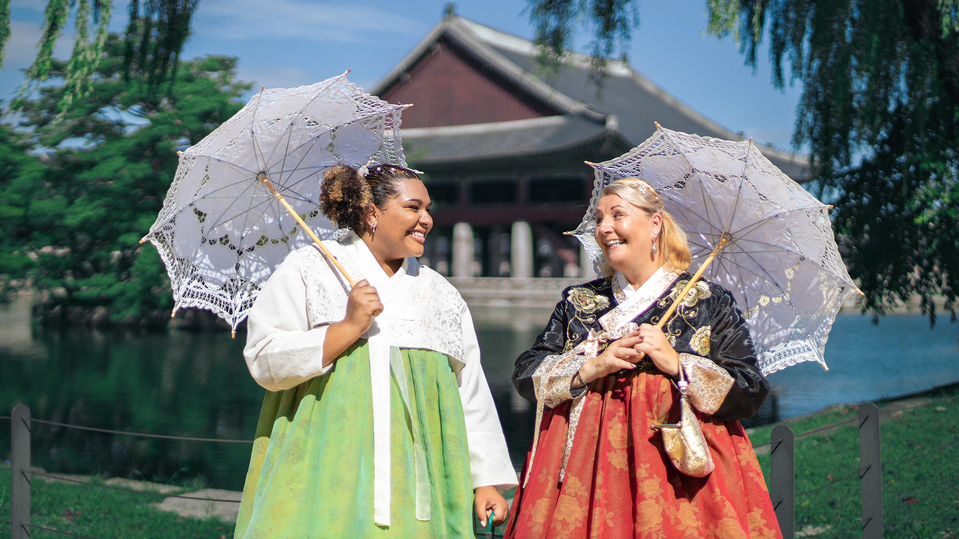 [Daehan Hanbok] Gyeongbokgung Hanbok Rental & Photoshoot Experience