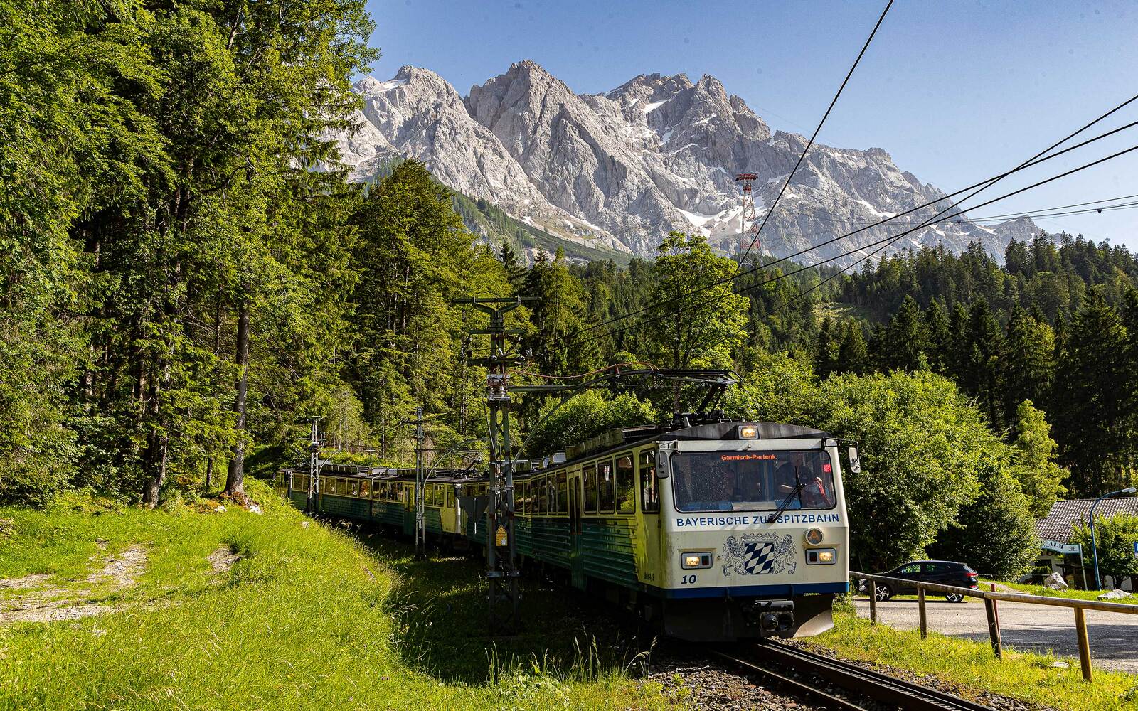 在您返回山底的路上，您將乘坐齒軌列車