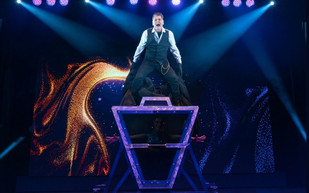 感受電光火石般的活力與不可思議的懸念，沉浸在魔法的真正魅力之中。