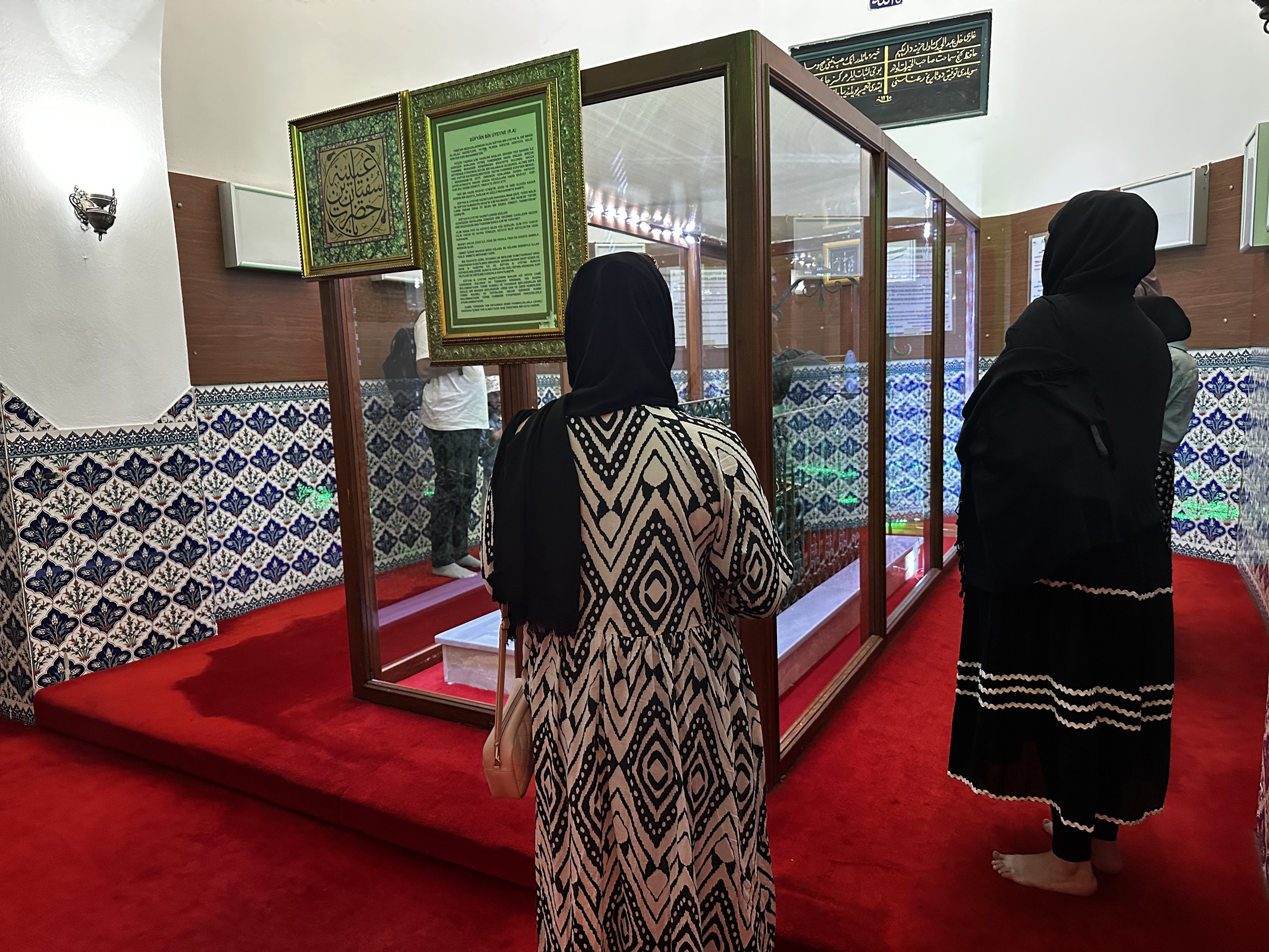 Istanbul Islamic Heritage Tour: Sacred Tombs & Eyup Sultan Mosque