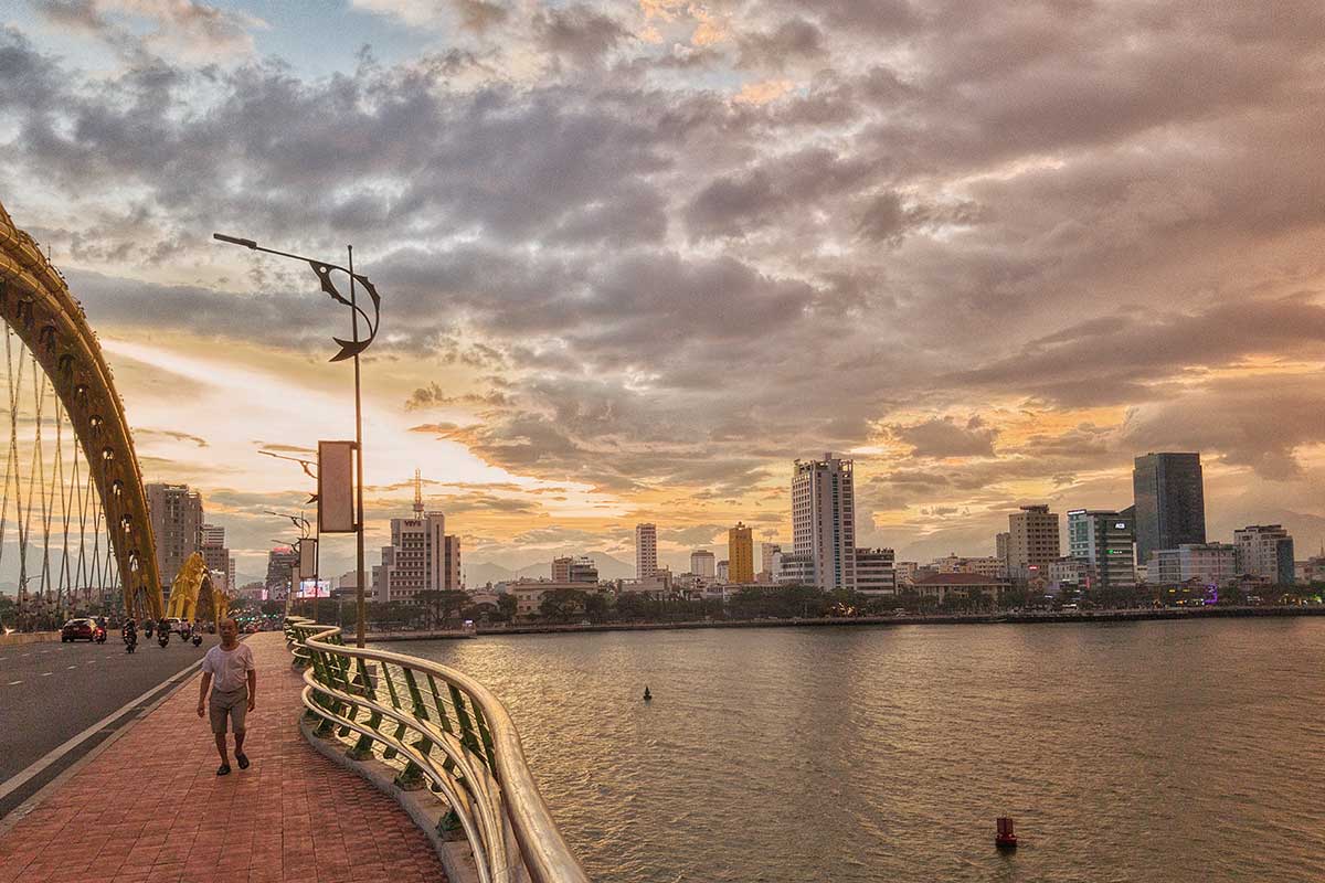 Danang Riverside By Night Photography Tour