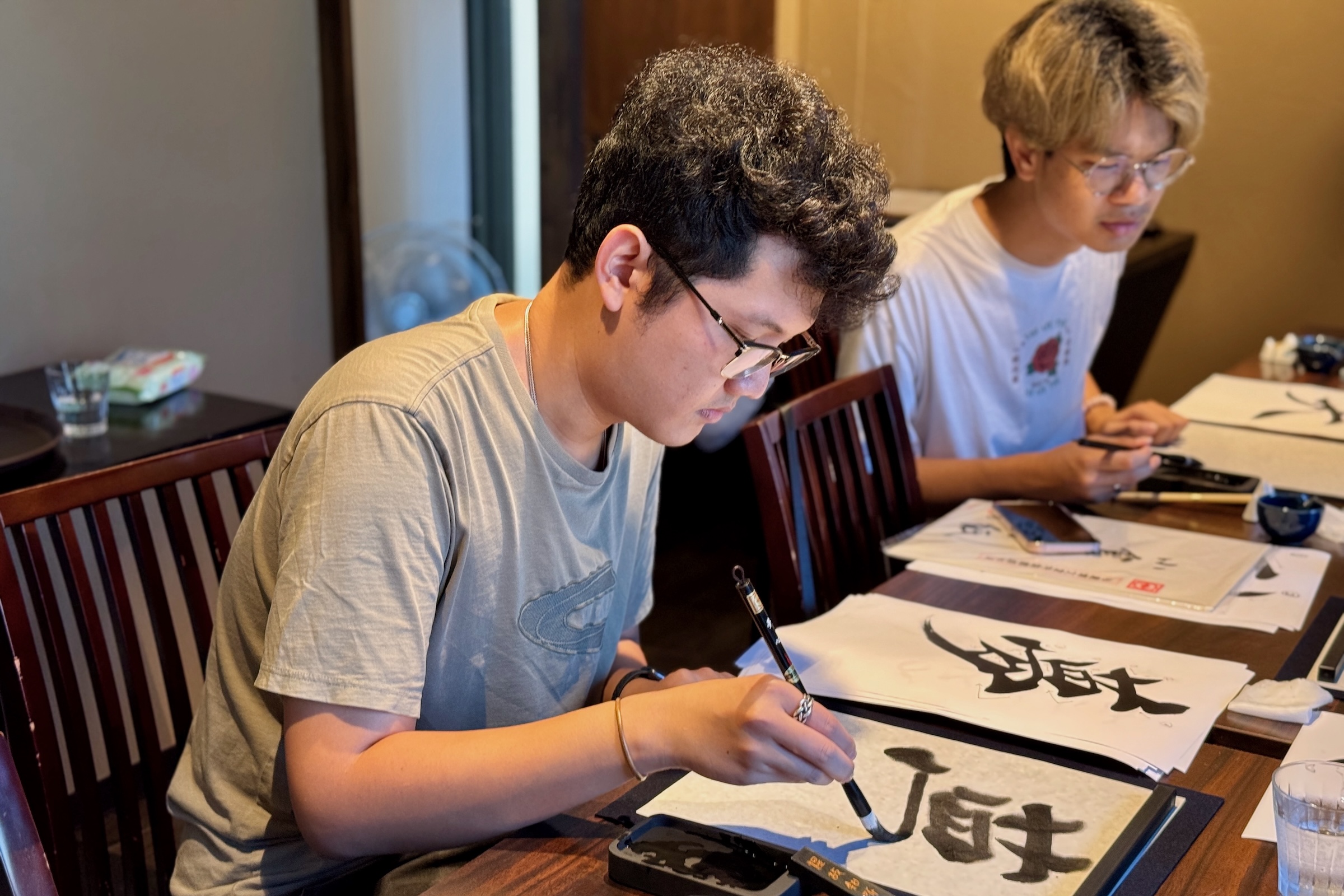 選擇你喜歡的字,體驗書法的樂趣 選擇你喜歡的字,體驗書法的樂趣