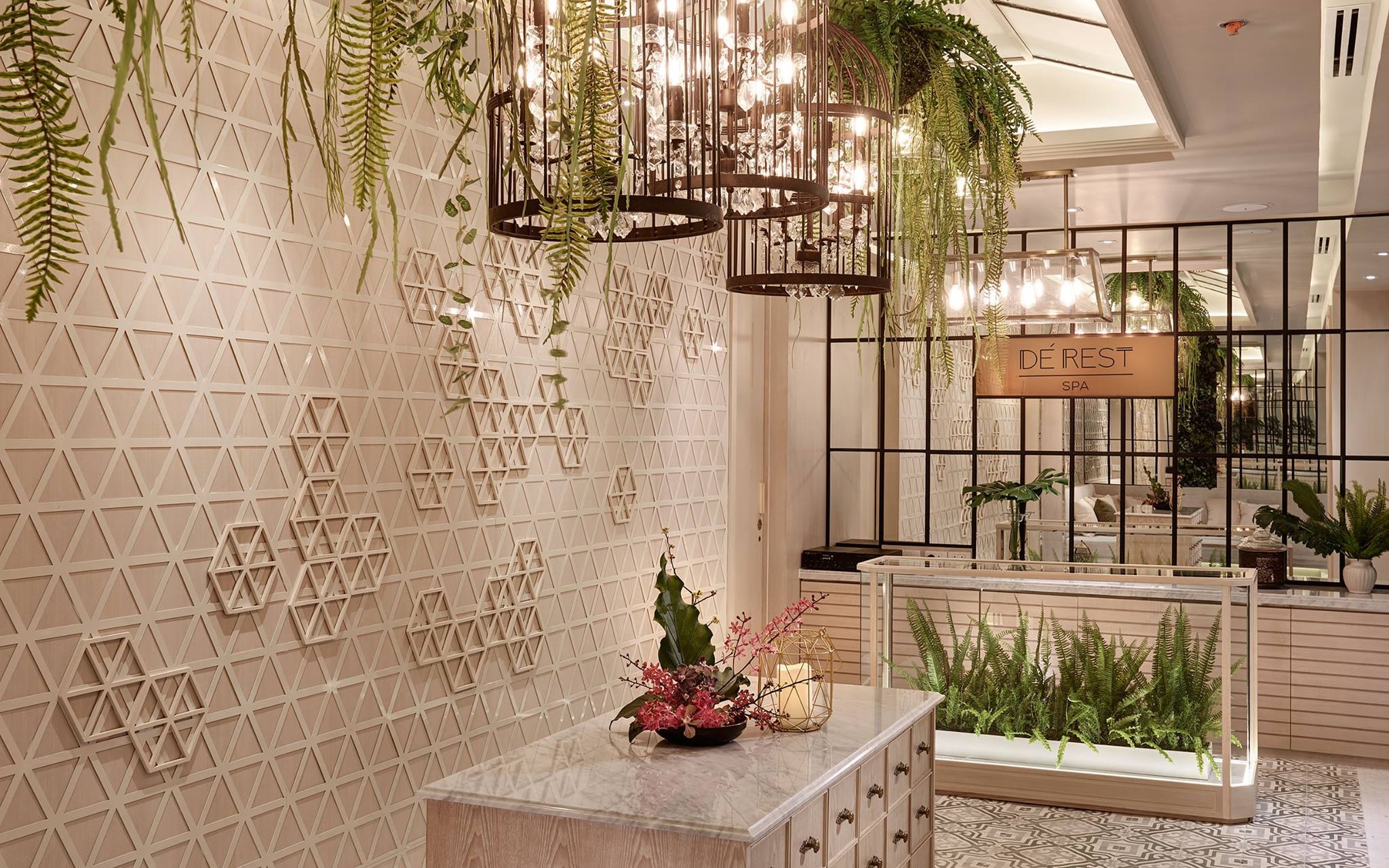 De Rest Spa & Thai Massage at Maneeya Center in Bangkok