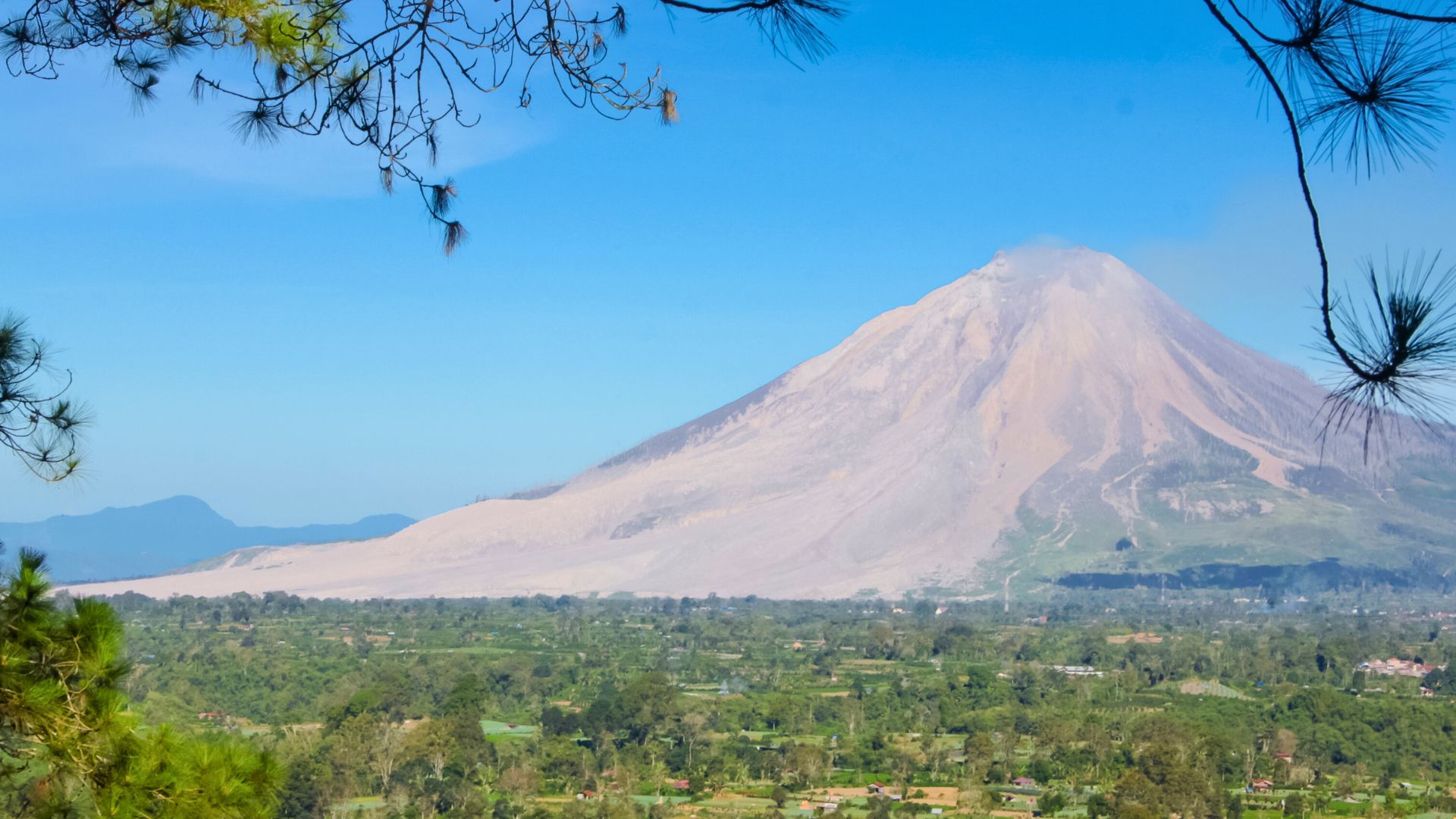 Medan Berastagi Full-Day Private Tour