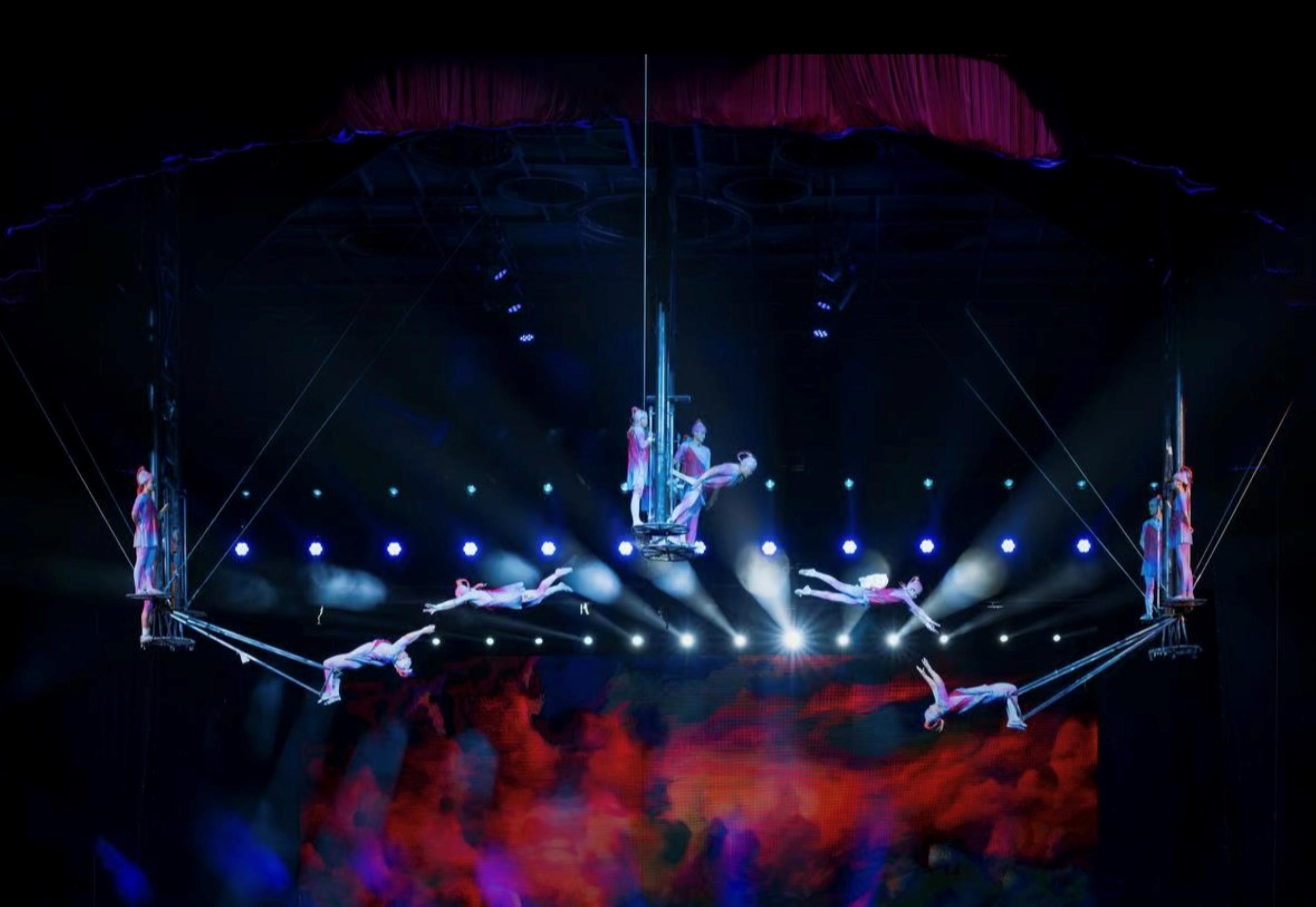 多元藝術形式的碰撞與融合,讓演出情節跌宕起伏,每一個段落都能帶來全新的感官衝擊 多元藝術形式的碰撞與融合,讓演出情節跌宕起伏,每一個段落都能帶來全新的感官衝擊