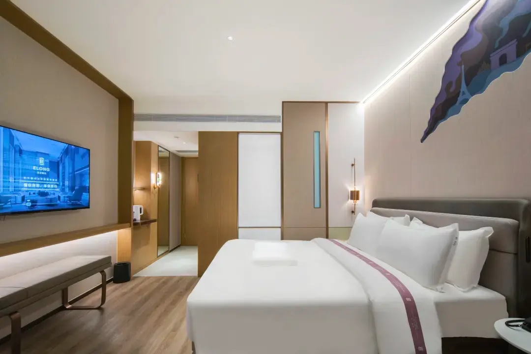 Deluxe King Room with City View