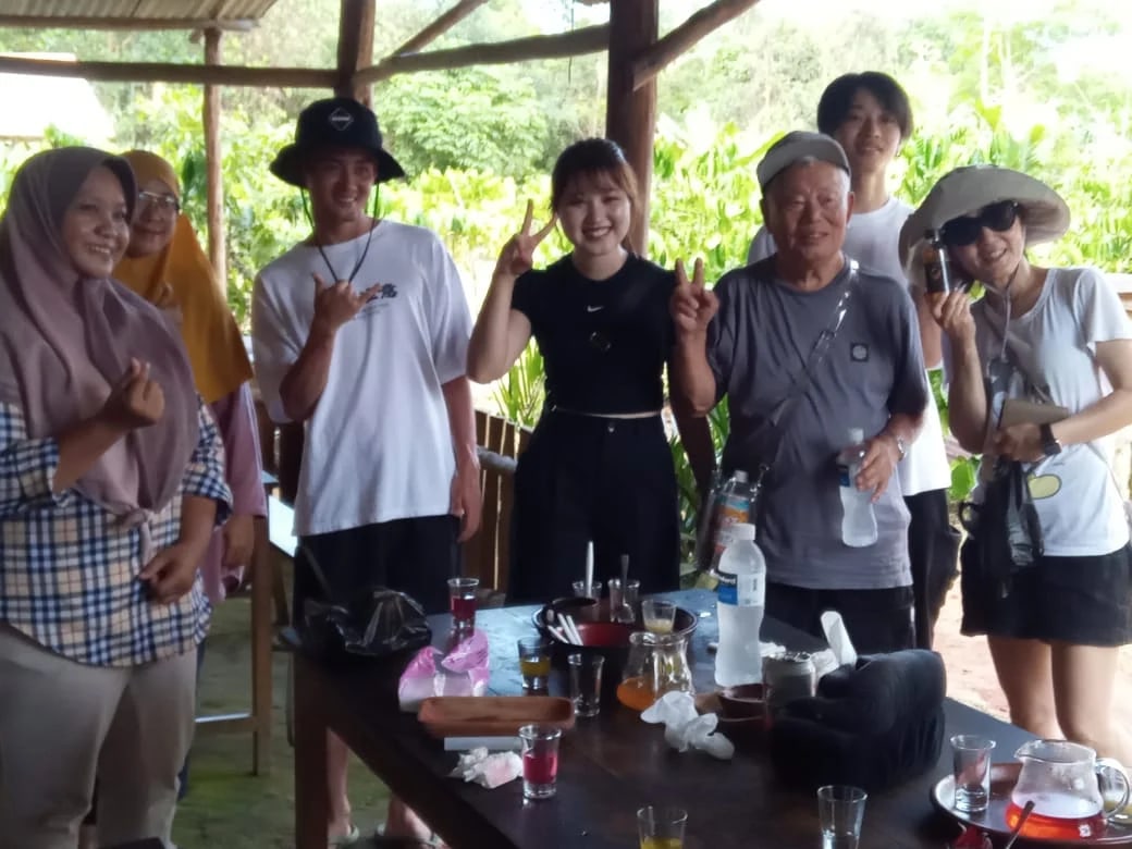 民丹島藍湖 & 教育農場計程車一日遊