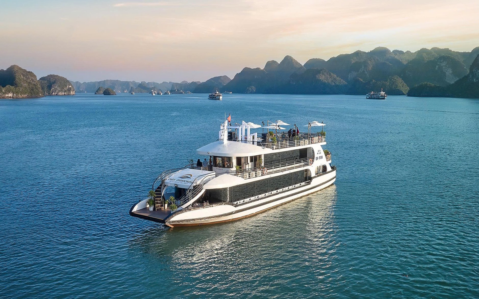 Cozy Indochine Day Cruise: Ha Long Bay, Sung Sot, Ti Top