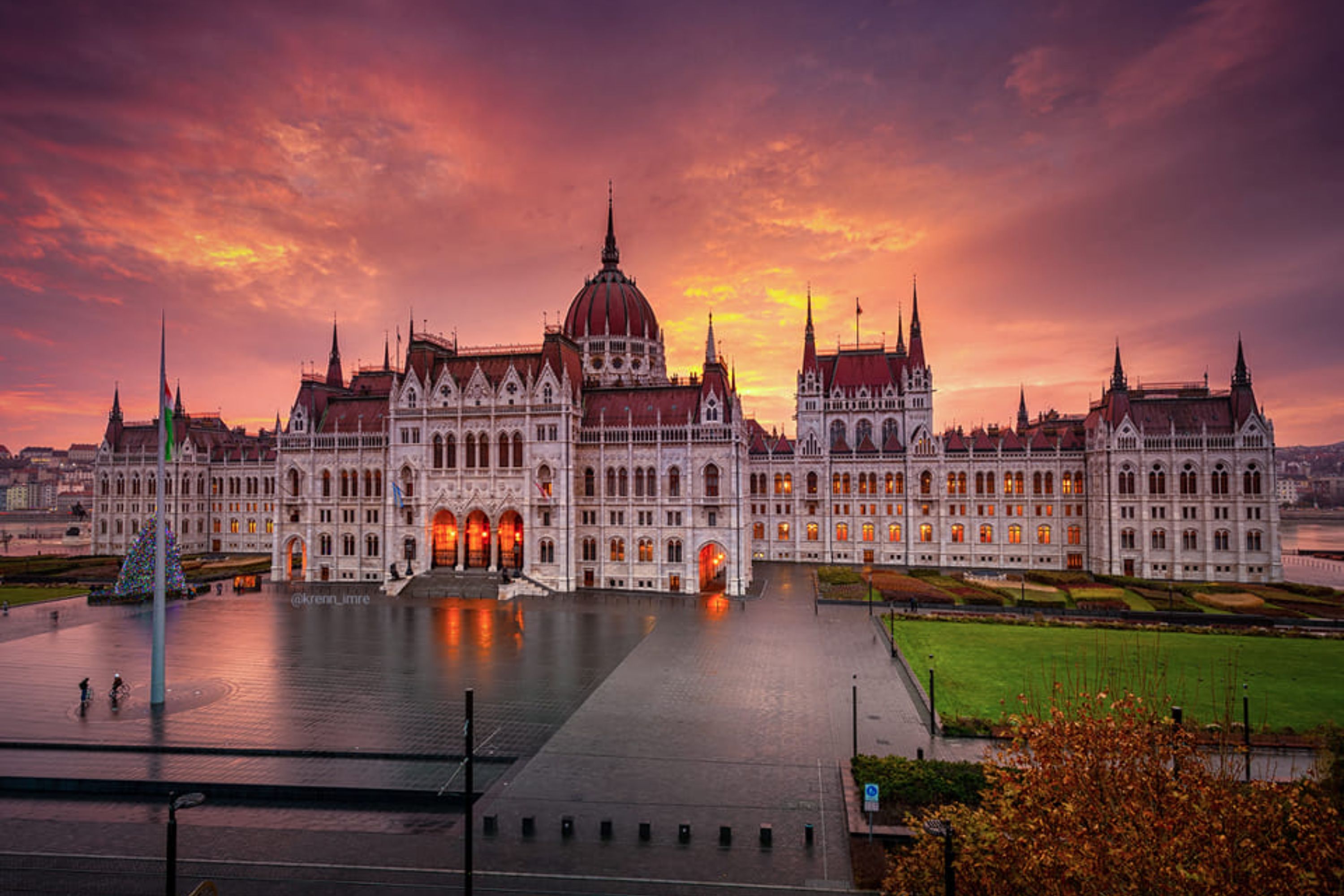 Budapest Guided Bus Tour with River Cruise