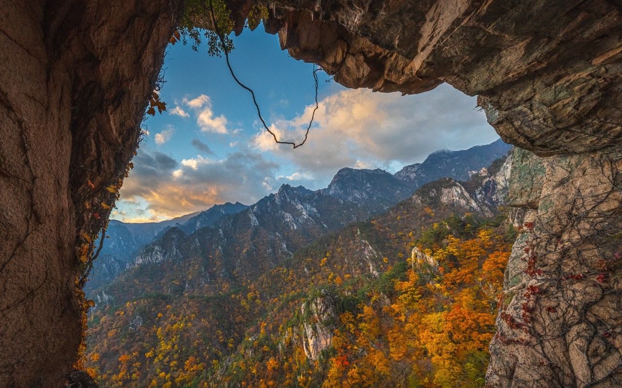 Seoraksan National Park & Naksansa Temple Sightseeing Tour