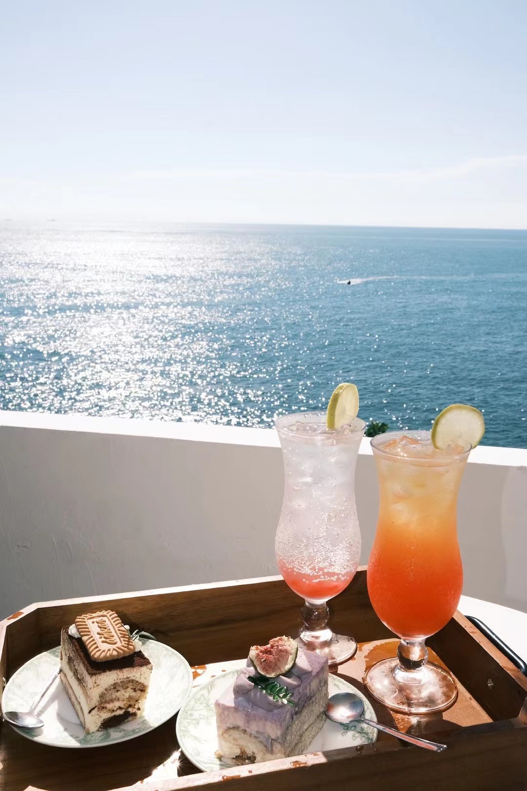 Spring and Summer Cliff Garden Afternoon Tea: On the seaside cliff, the South French garden quietly blooms. Lean on the railing and sip slowly, the waves and floral fragrance compose the prelude together, and the exquisite refreshments and the boundless s