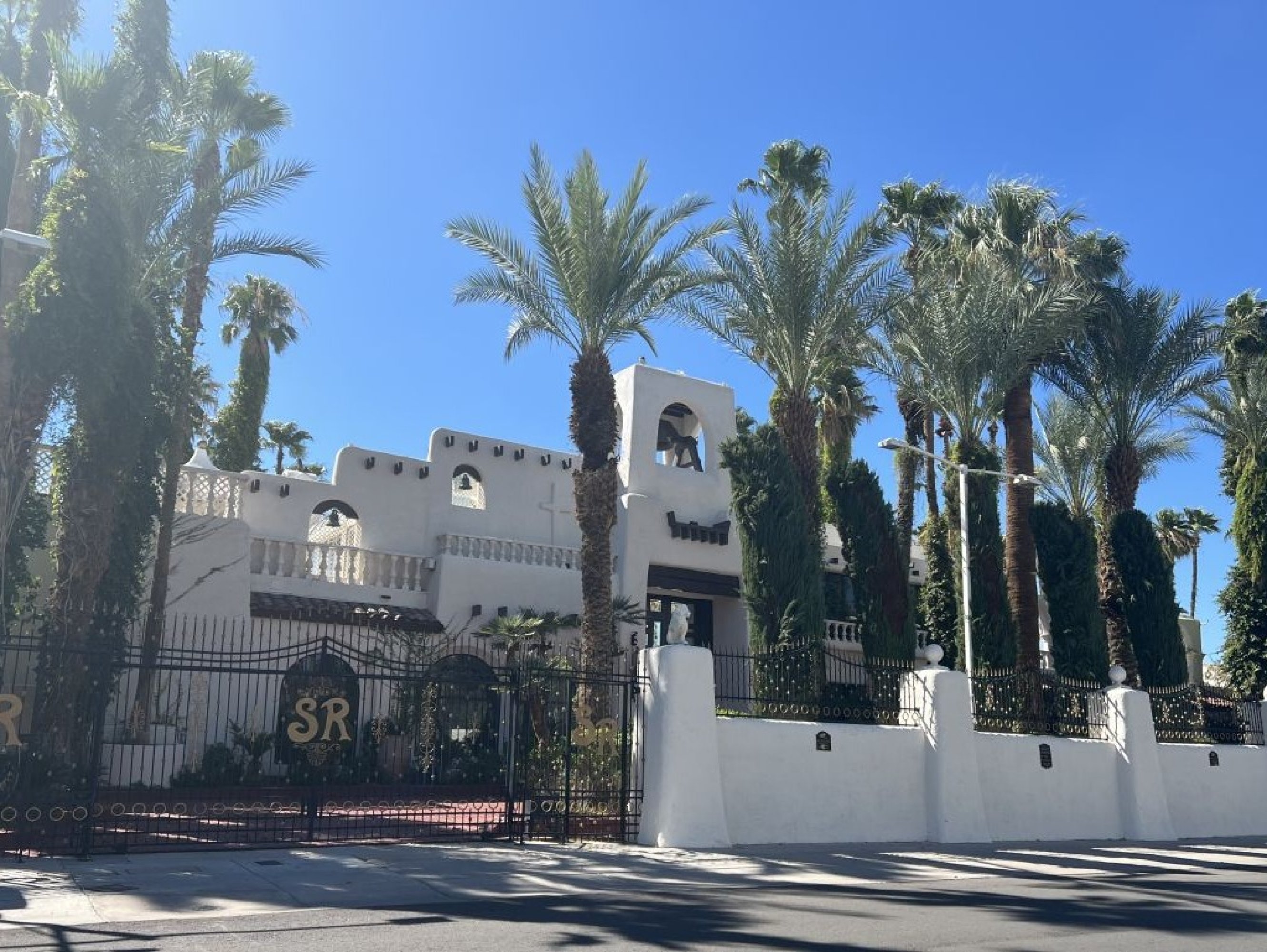 Discover Redd Foxx’s classic abode—comedic legacy frozen in nostalgic architecture
