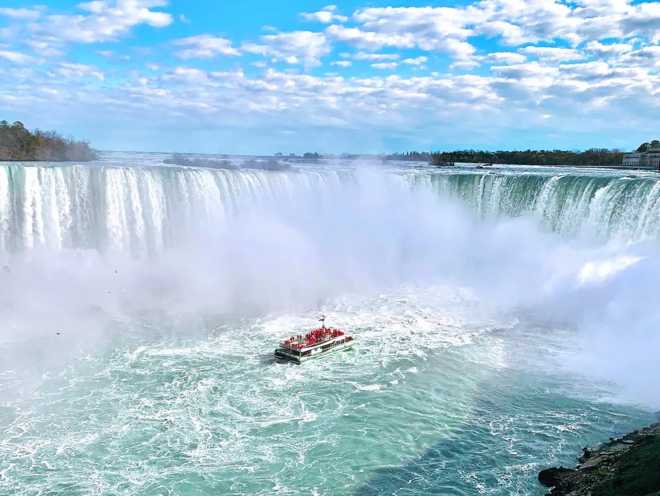 Canada: Niagara Falls Boat Tour with Maple and Chocolate Tasting