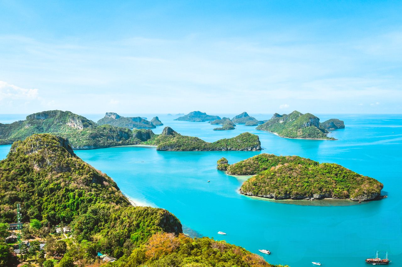 An adventure walking up to the viewpoint to experience the emerald green lake